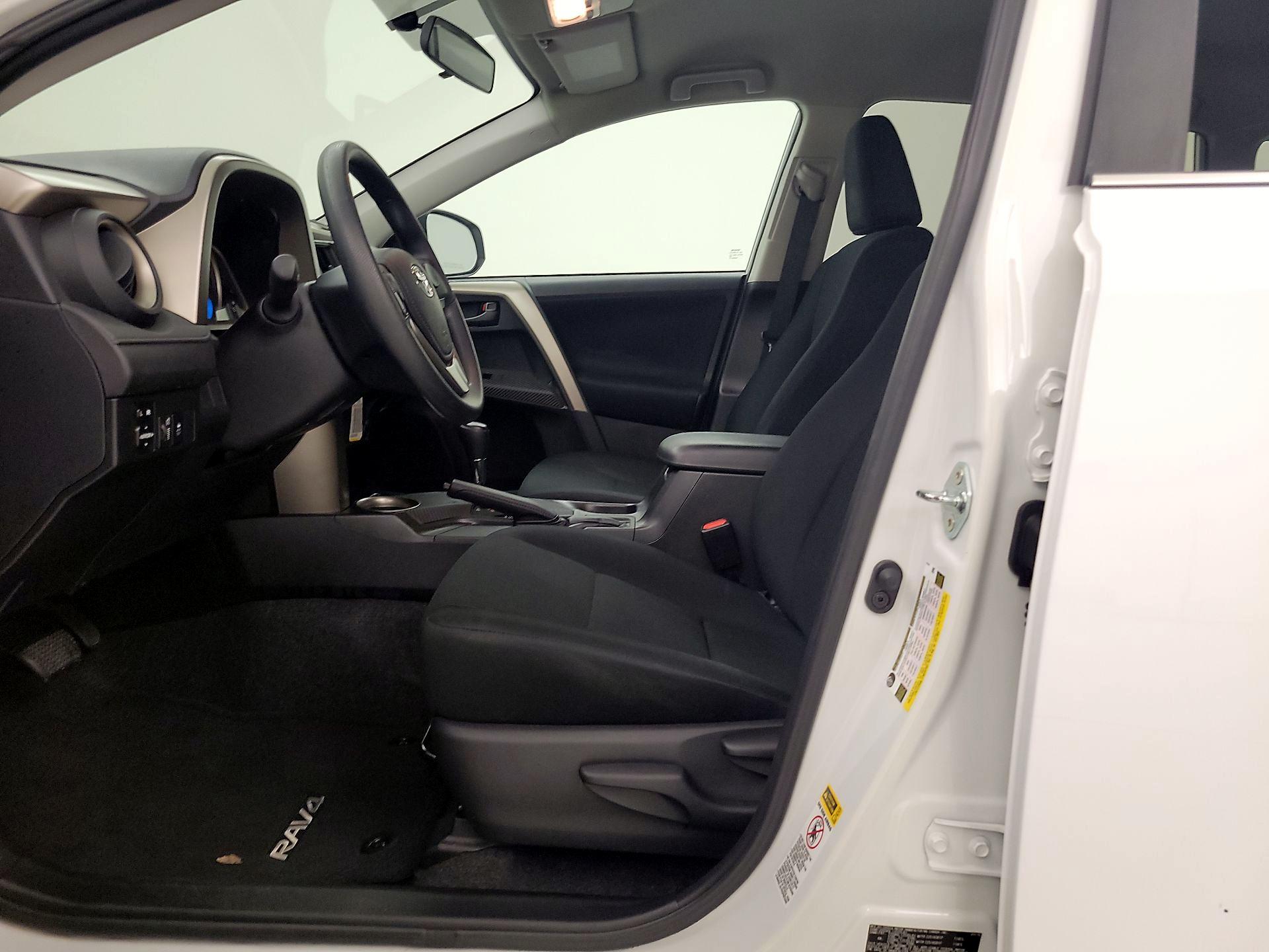 Thumbnail: 2015 Toyota RAV4 - 11