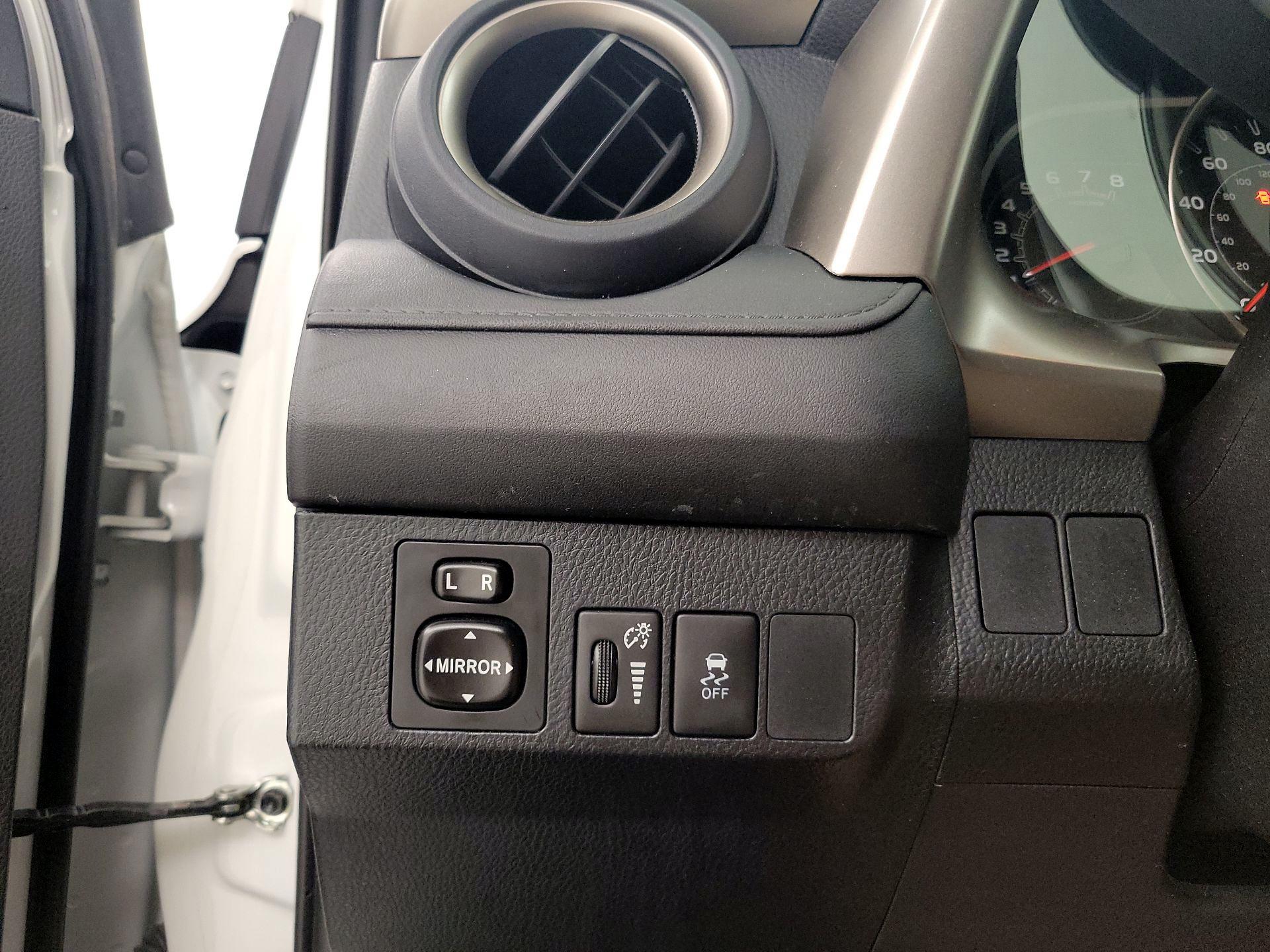 Thumbnail: 2015 Toyota RAV4 - 13