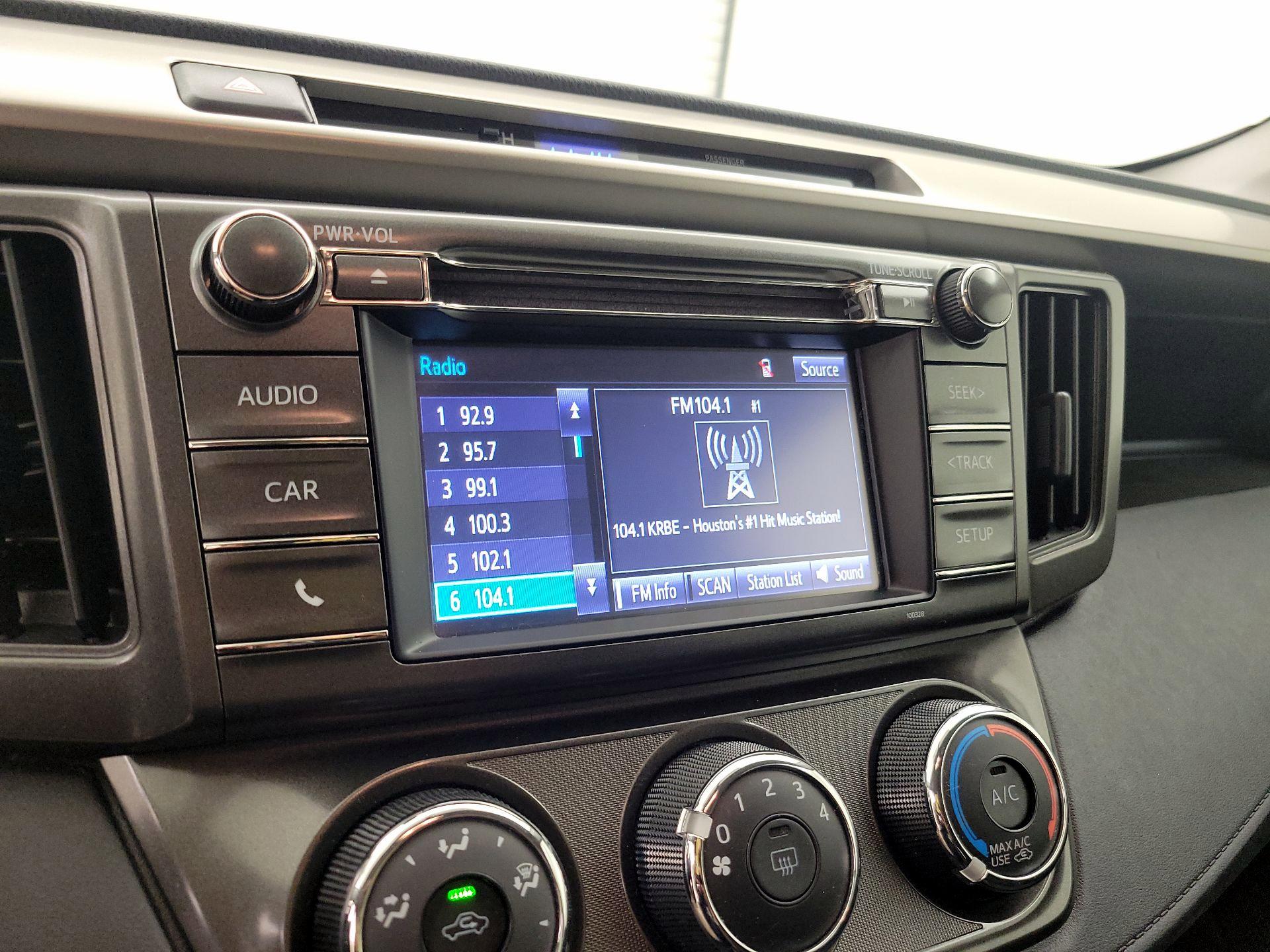 Thumbnail: 2015 Toyota RAV4 - 15