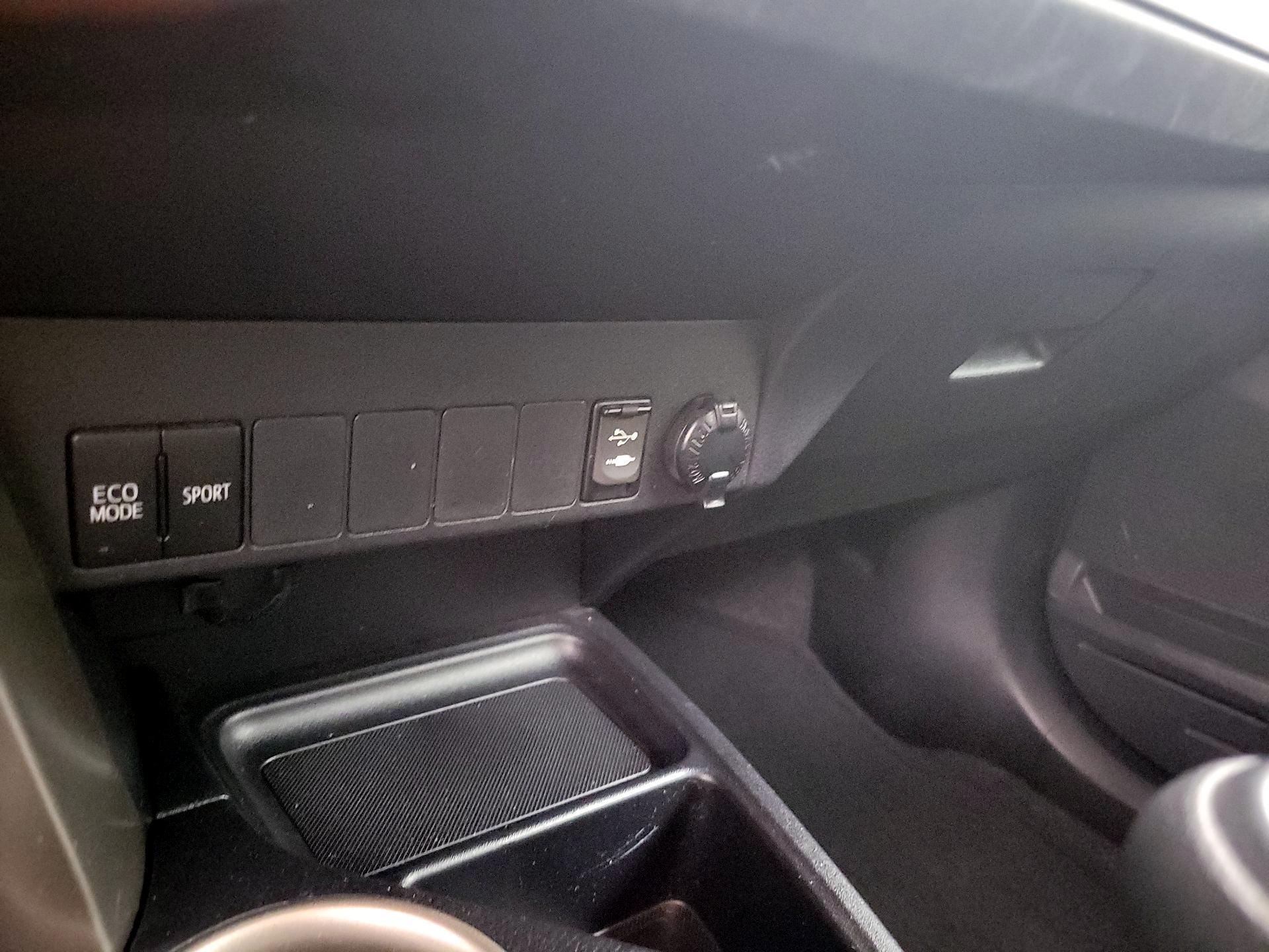 Thumbnail: 2015 Toyota RAV4 - 18