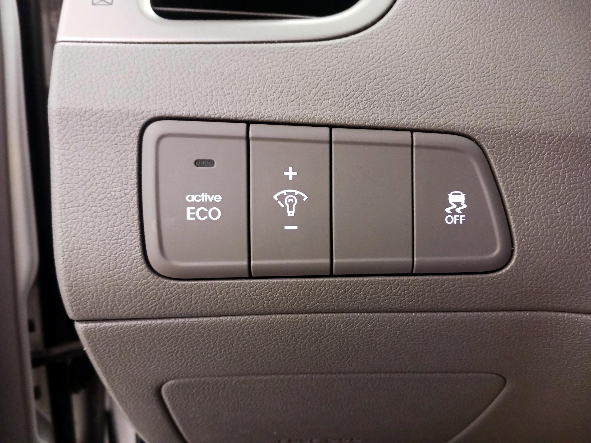 Thumbnail: 2015 Hyundai Elantra - 13