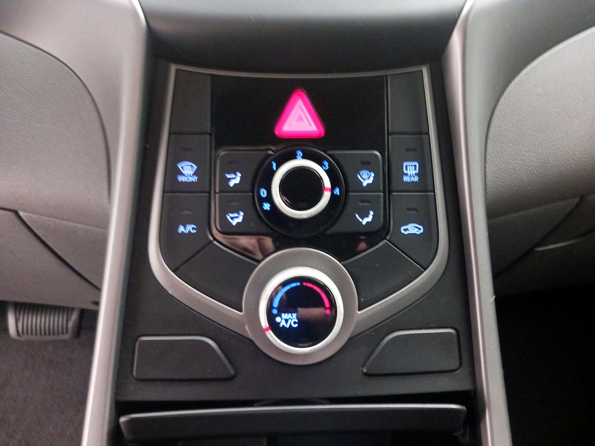 Thumbnail: 2015 Hyundai Elantra - 16