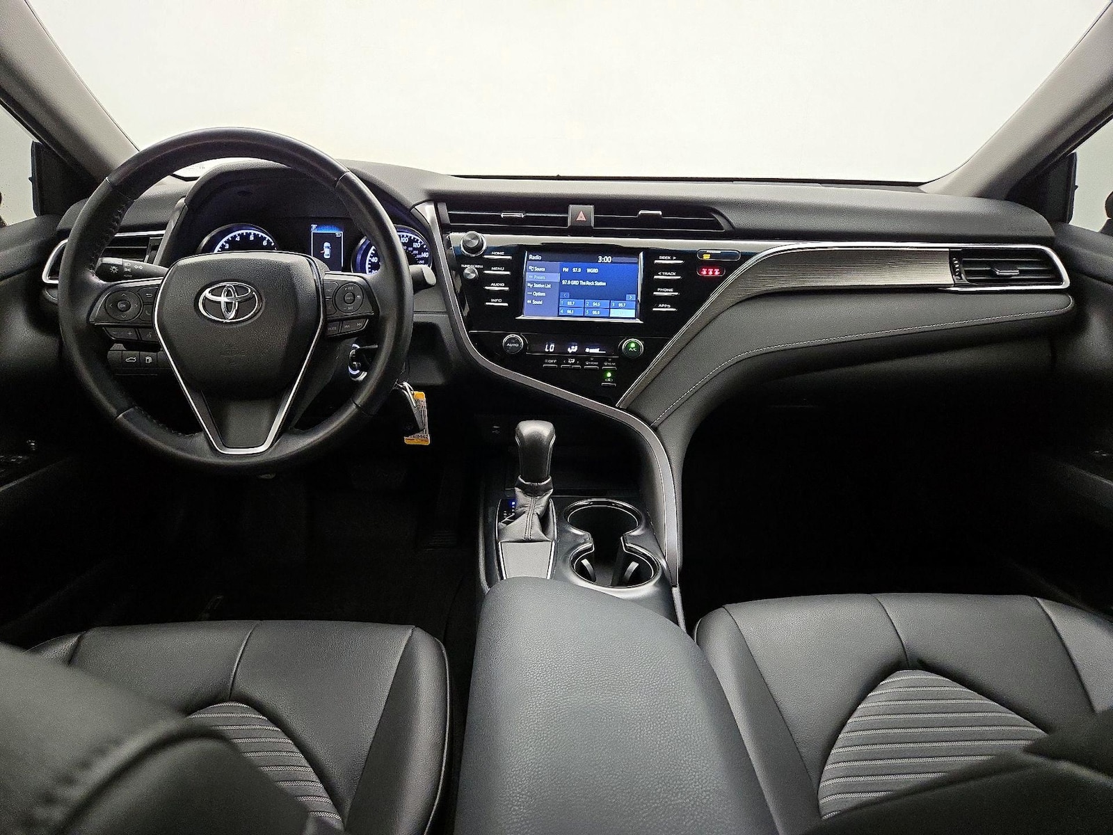 2018 Toyota Camry SE - Photo 10