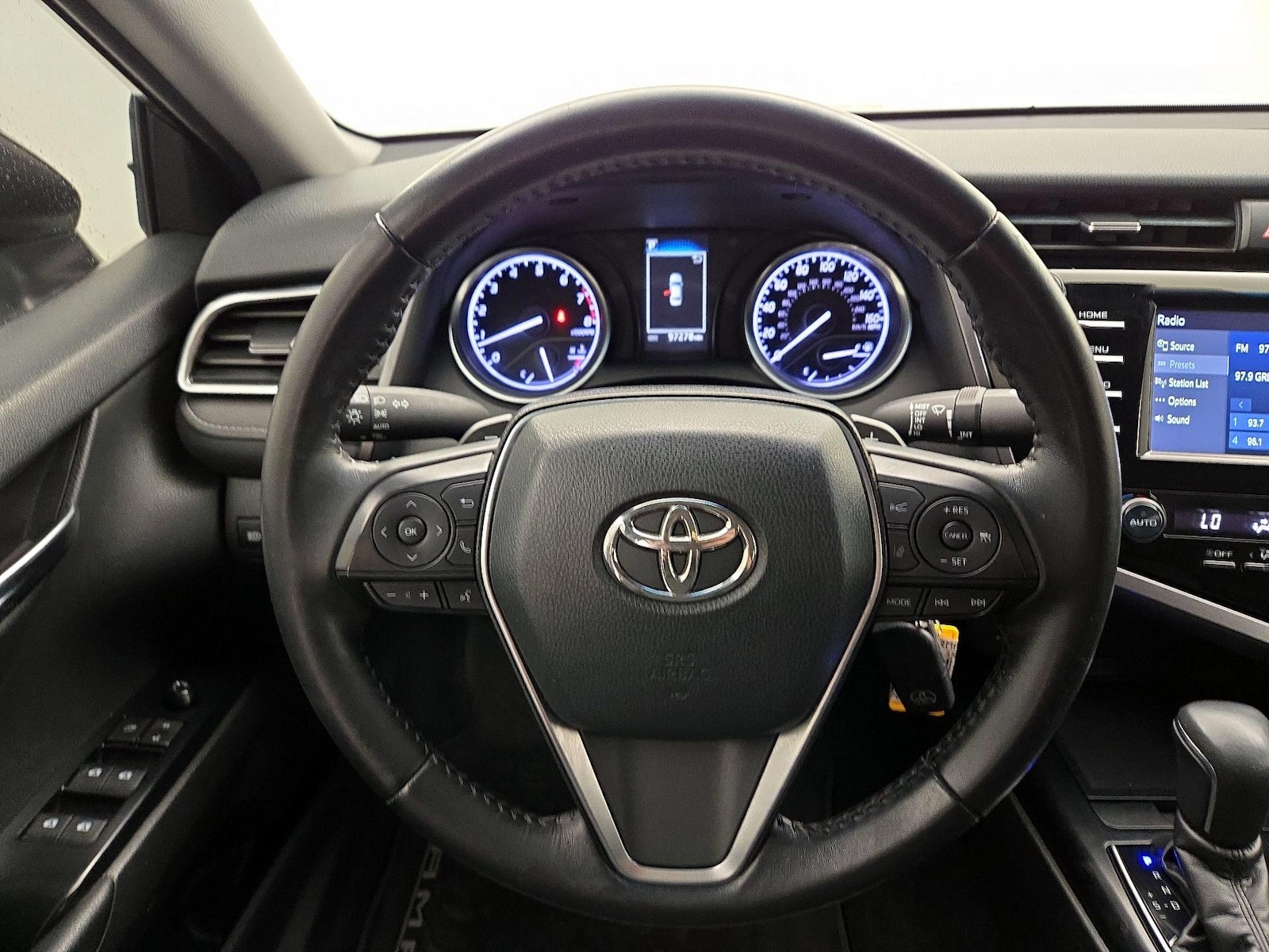 2018 Toyota Camry SE - Photo 11