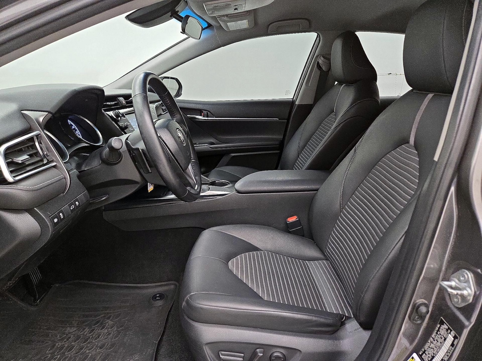 2018 Toyota Camry SE - Photo 12