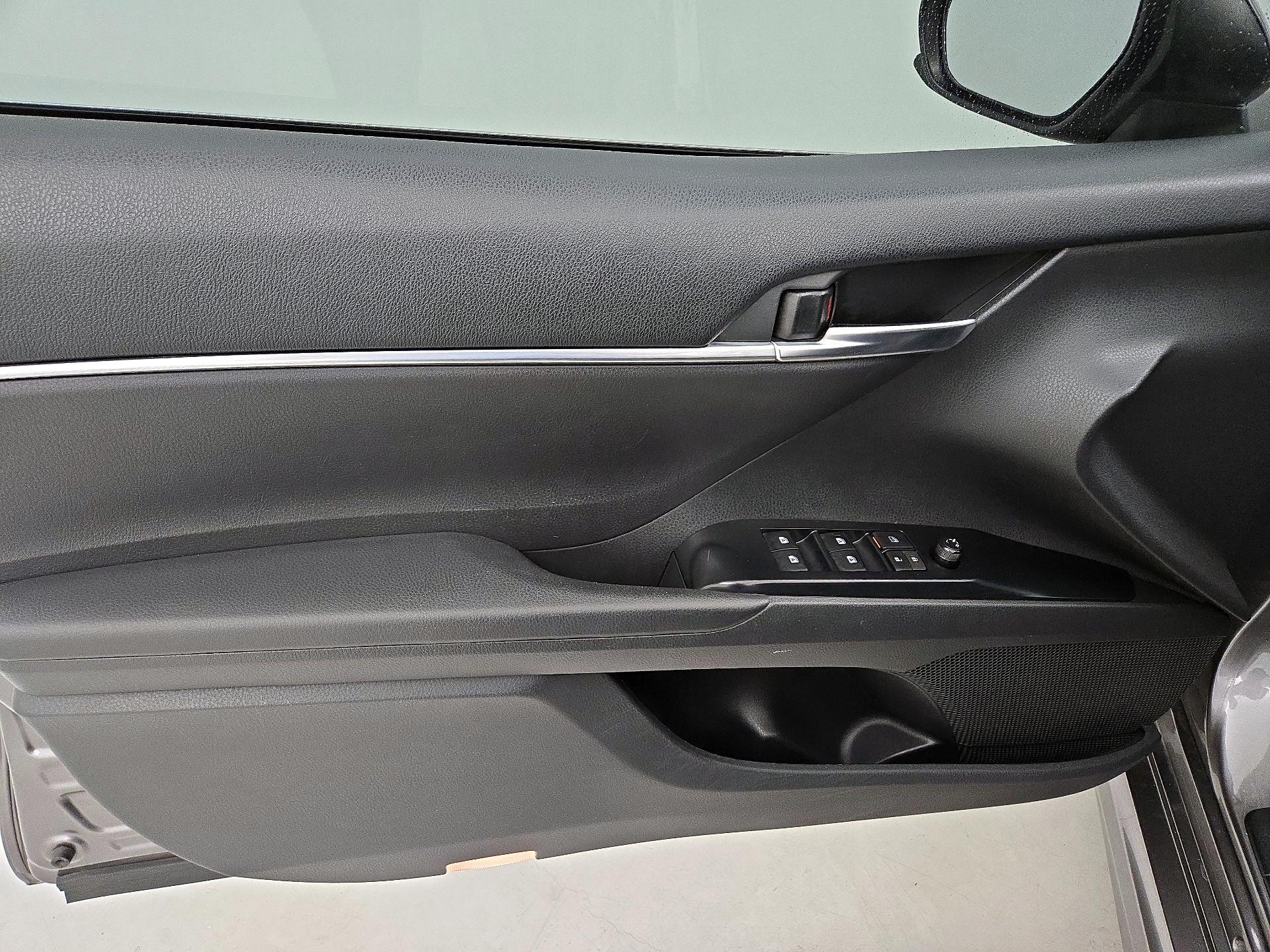 Thumbnail: 2018 Toyota Camry - 12