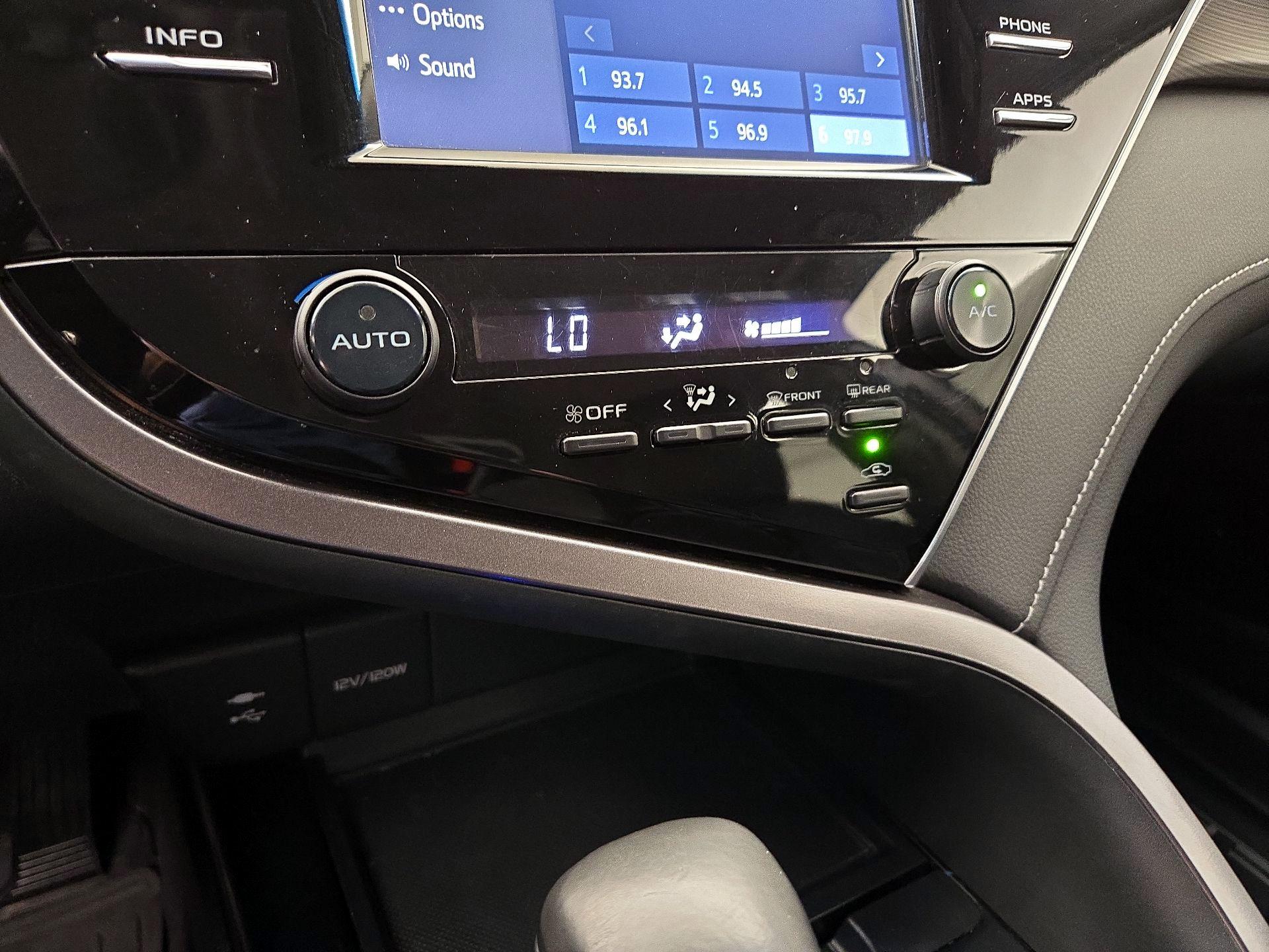 Thumbnail: 2018 Toyota Camry - 16