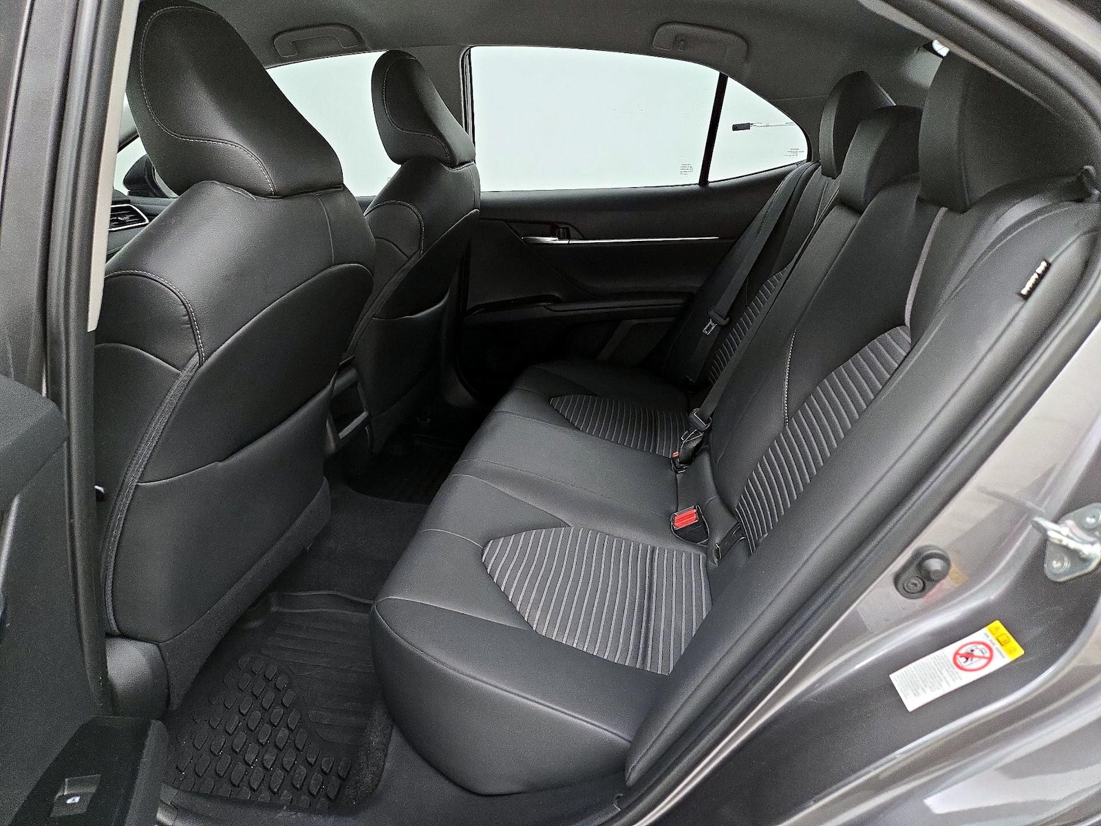2018 Toyota Camry SE - Photo 20