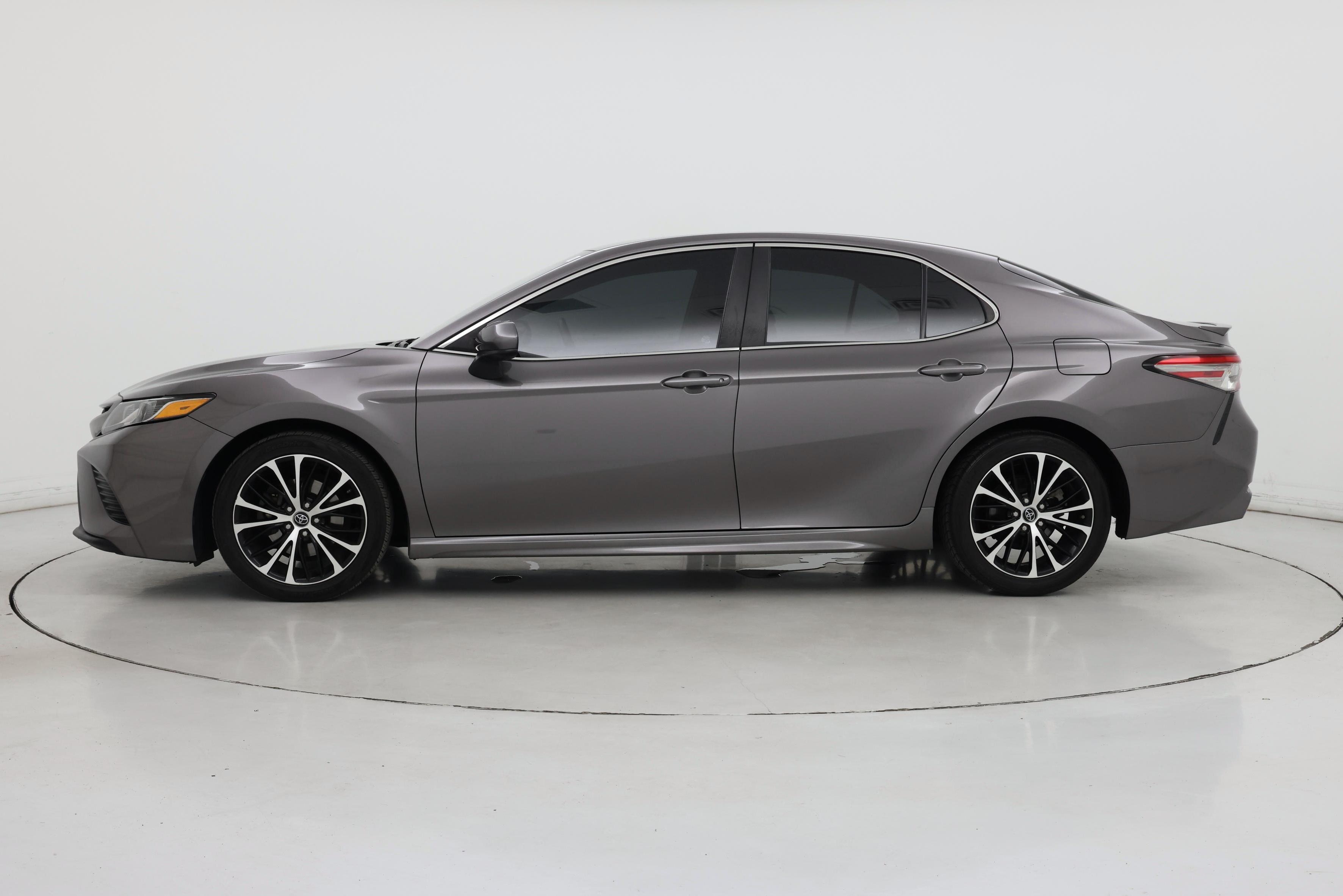 Thumbnail: 2018 Toyota Camry - 3