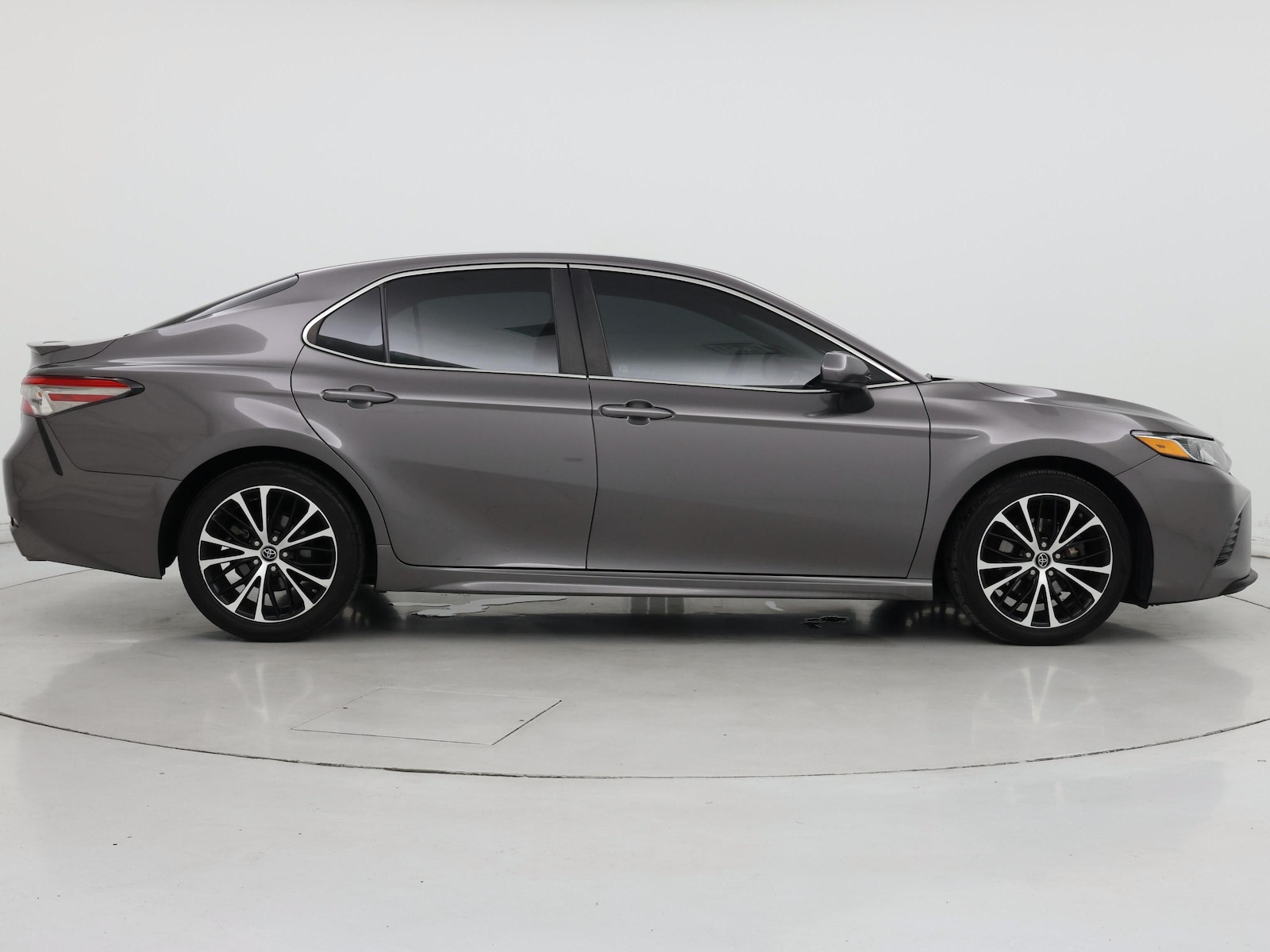 2018 Toyota Camry SE - Photo 8