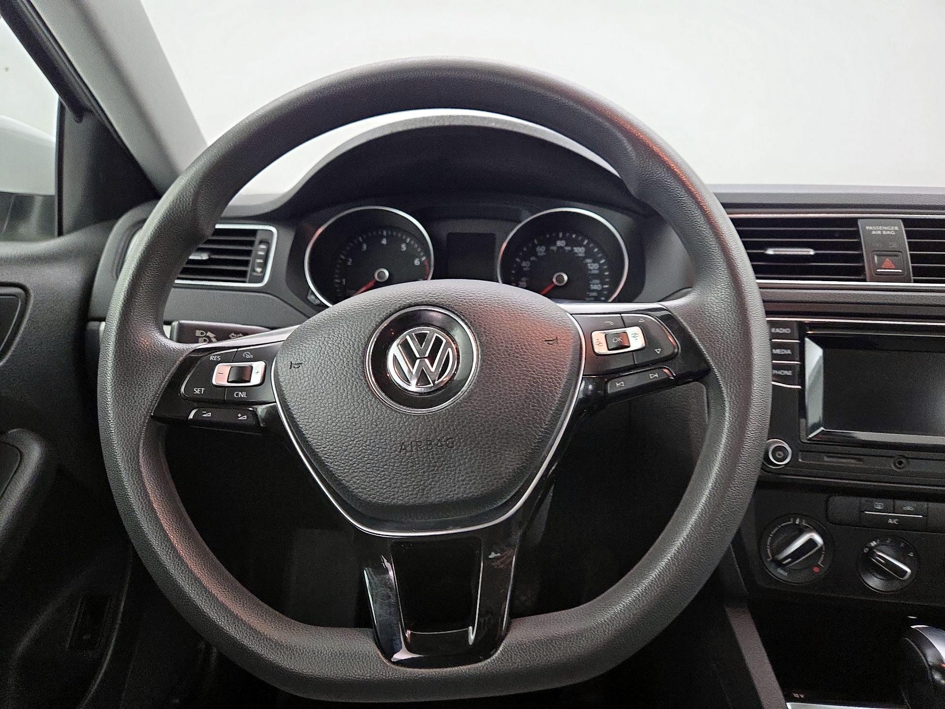 Thumbnail: 2017 Volkswagen Jetta - 10