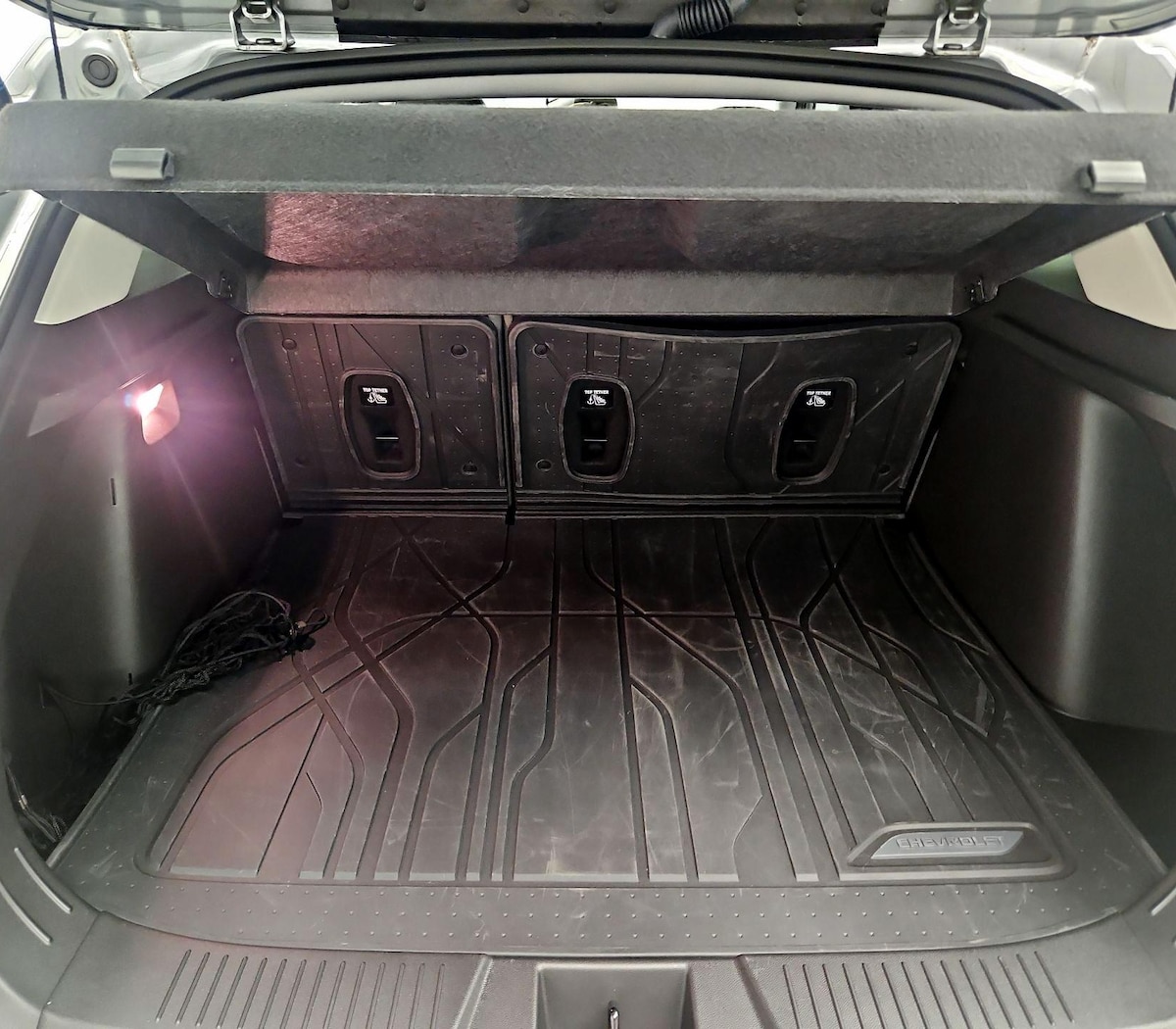 Trunk/Cargo (Seats Up)