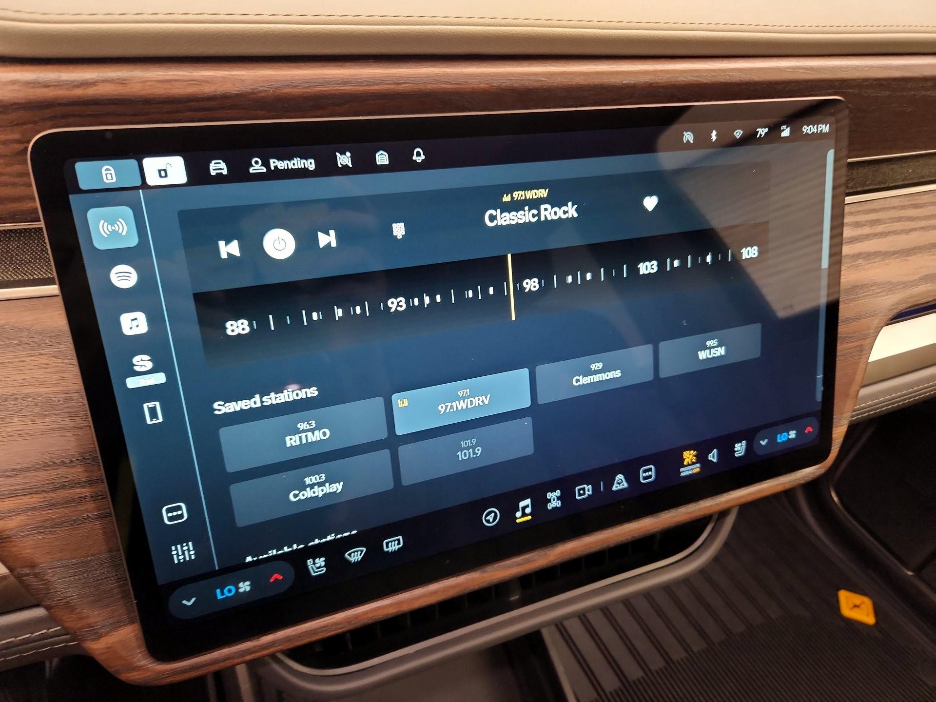 Thumbnail: 2022 Rivian R1S - 15