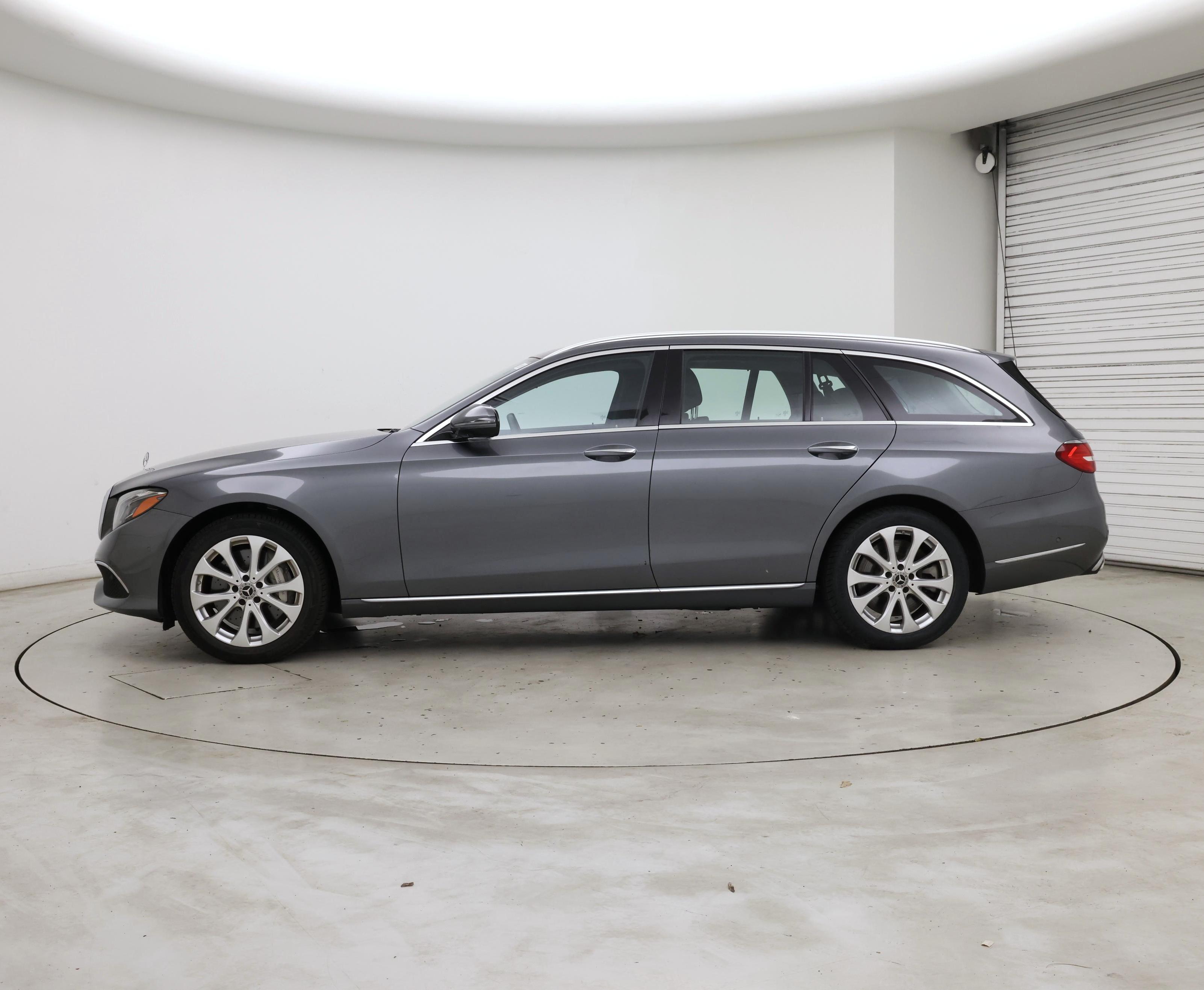 Thumbnail: 2019 Mercedes-Benz E-Class - 3