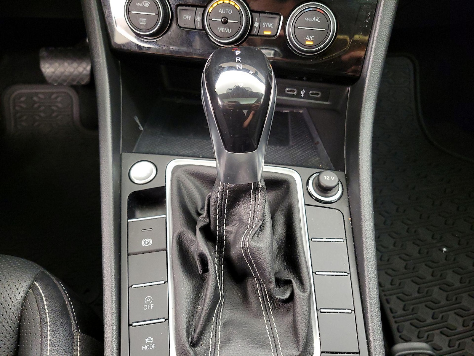 2022 Volkswagen Jetta SEL - Photo 18