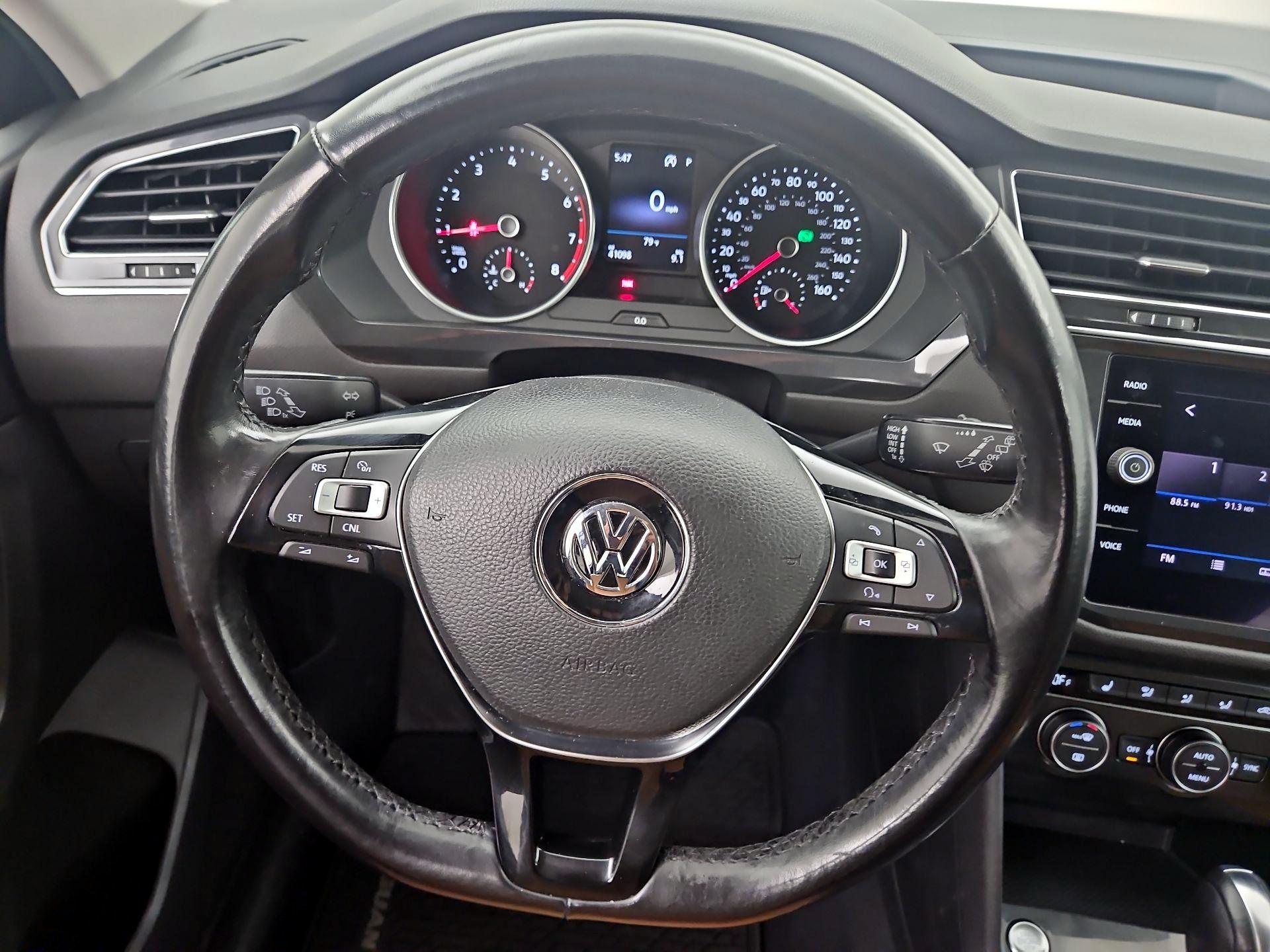 Thumbnail: 2018 Volkswagen Tiguan - 10