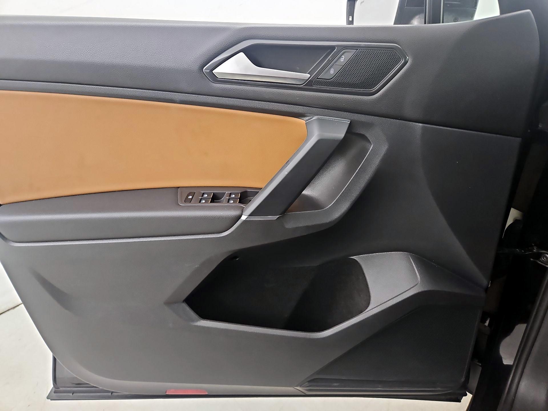 Thumbnail: 2018 Volkswagen Tiguan - 12