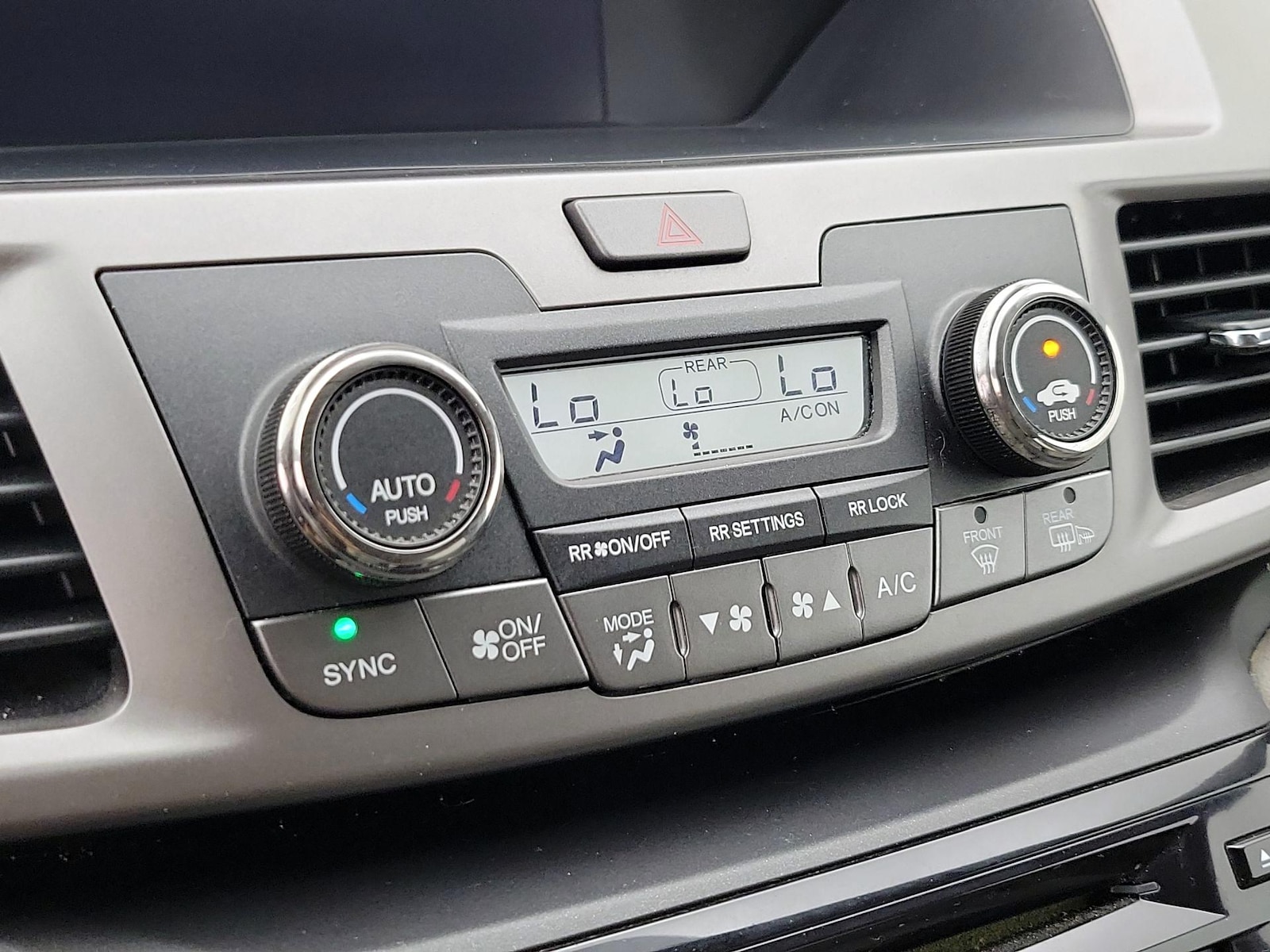 2016 Honda Odyssey SE - Photo 17