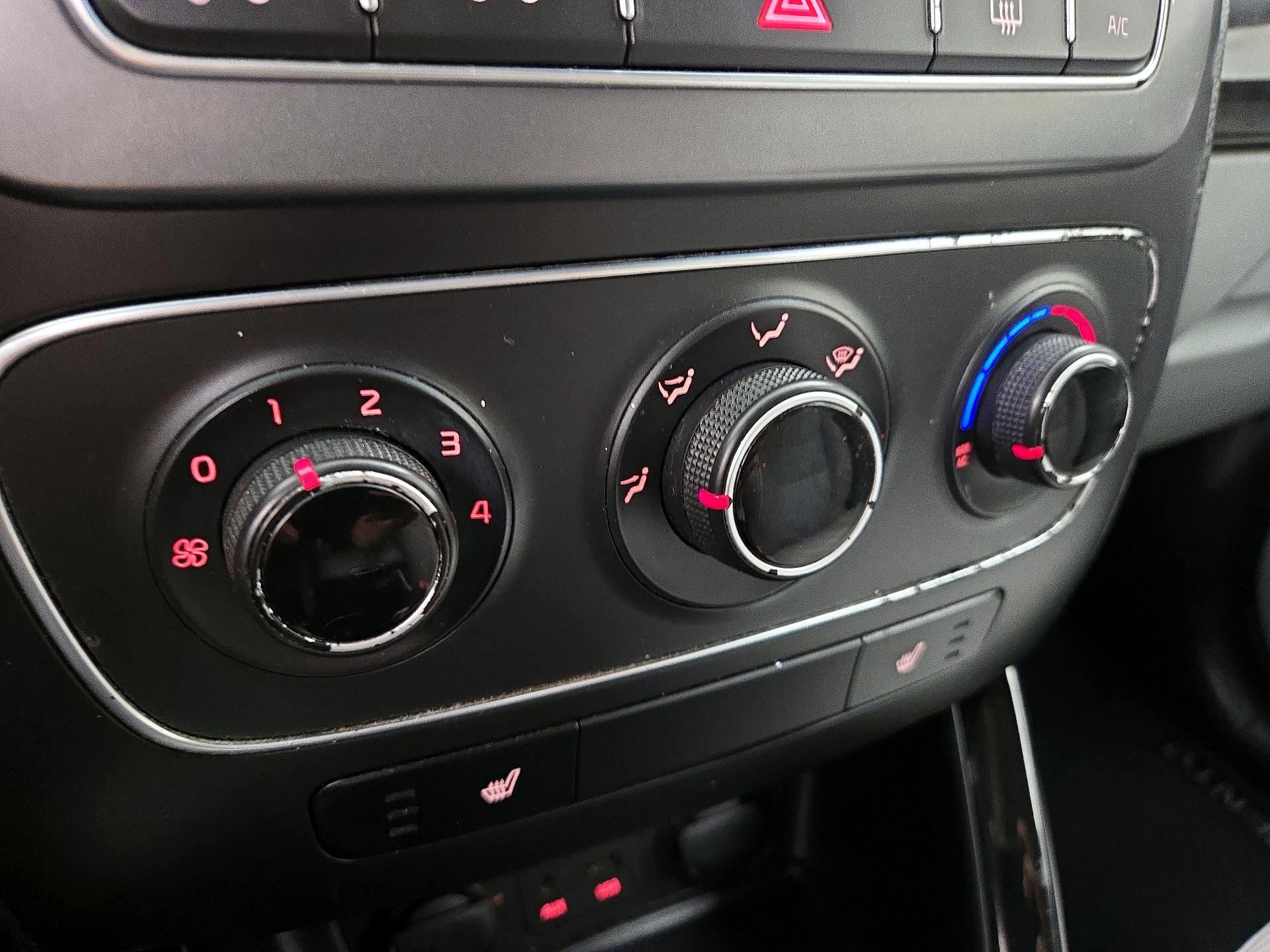 Thumbnail: 2014 Kia Sorento - 16