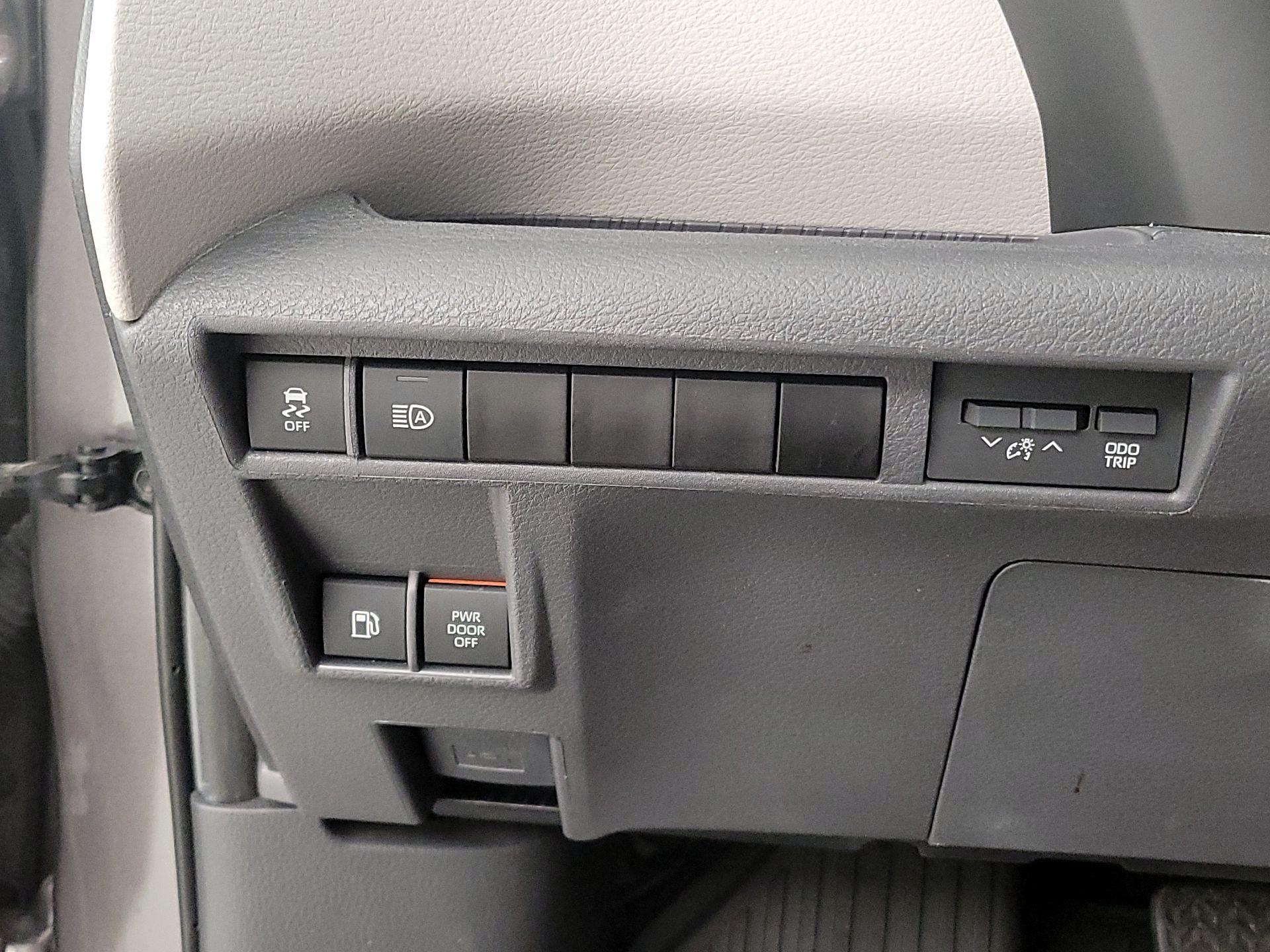 Thumbnail: 2024 Toyota Sienna - 13