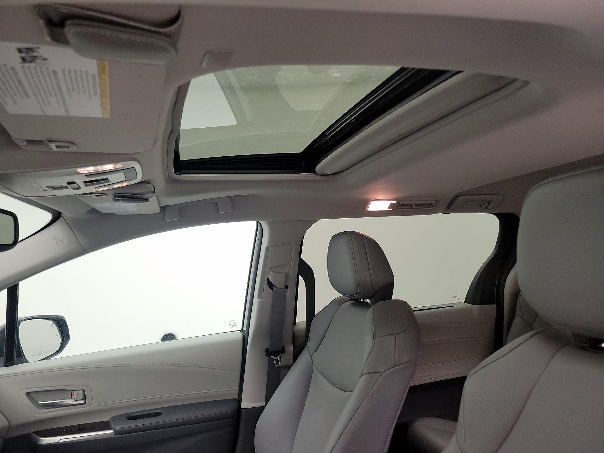 Thumbnail: 2024 Toyota Sienna - 19