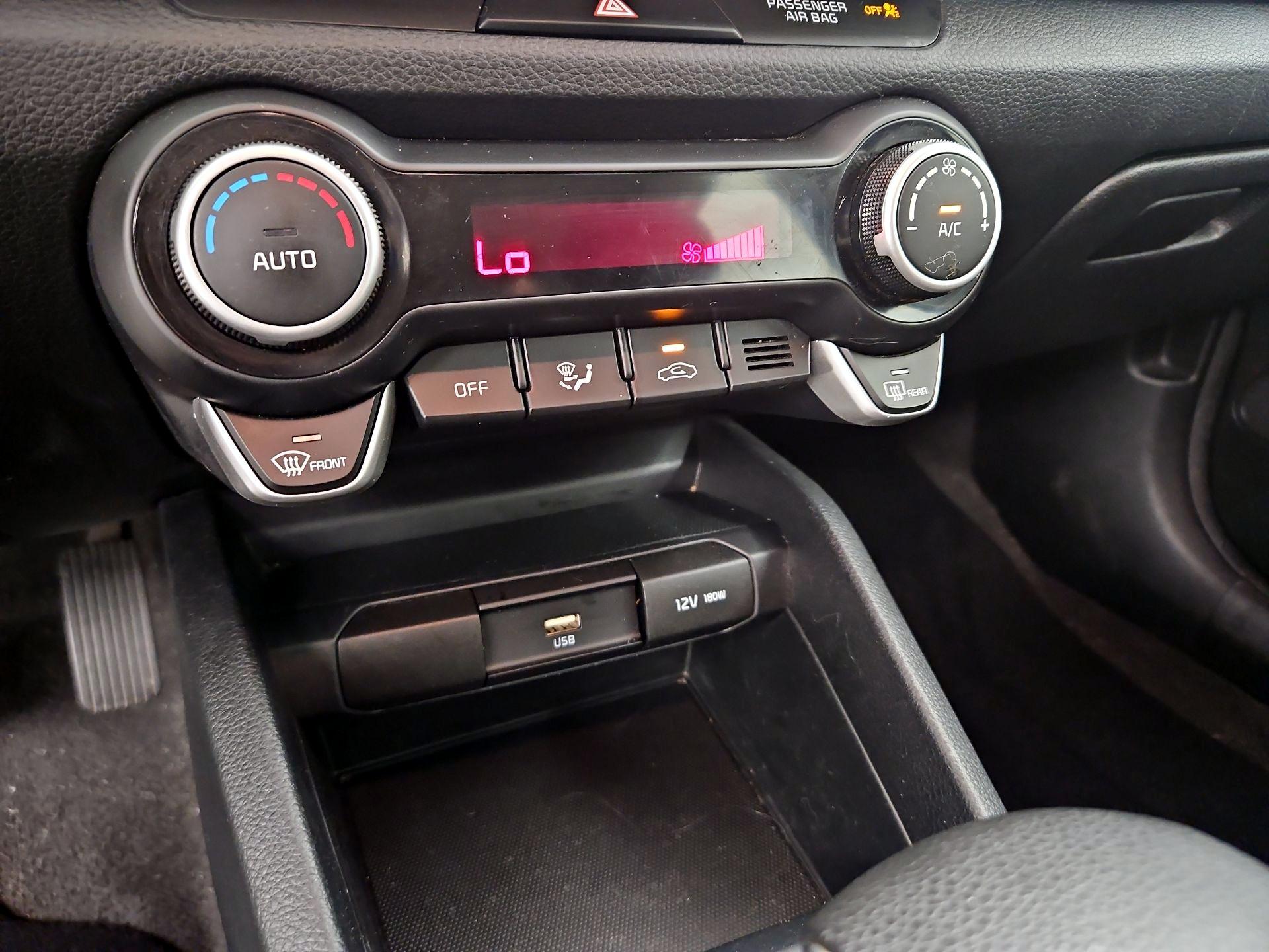 Thumbnail: 2023 Kia Rio - 16