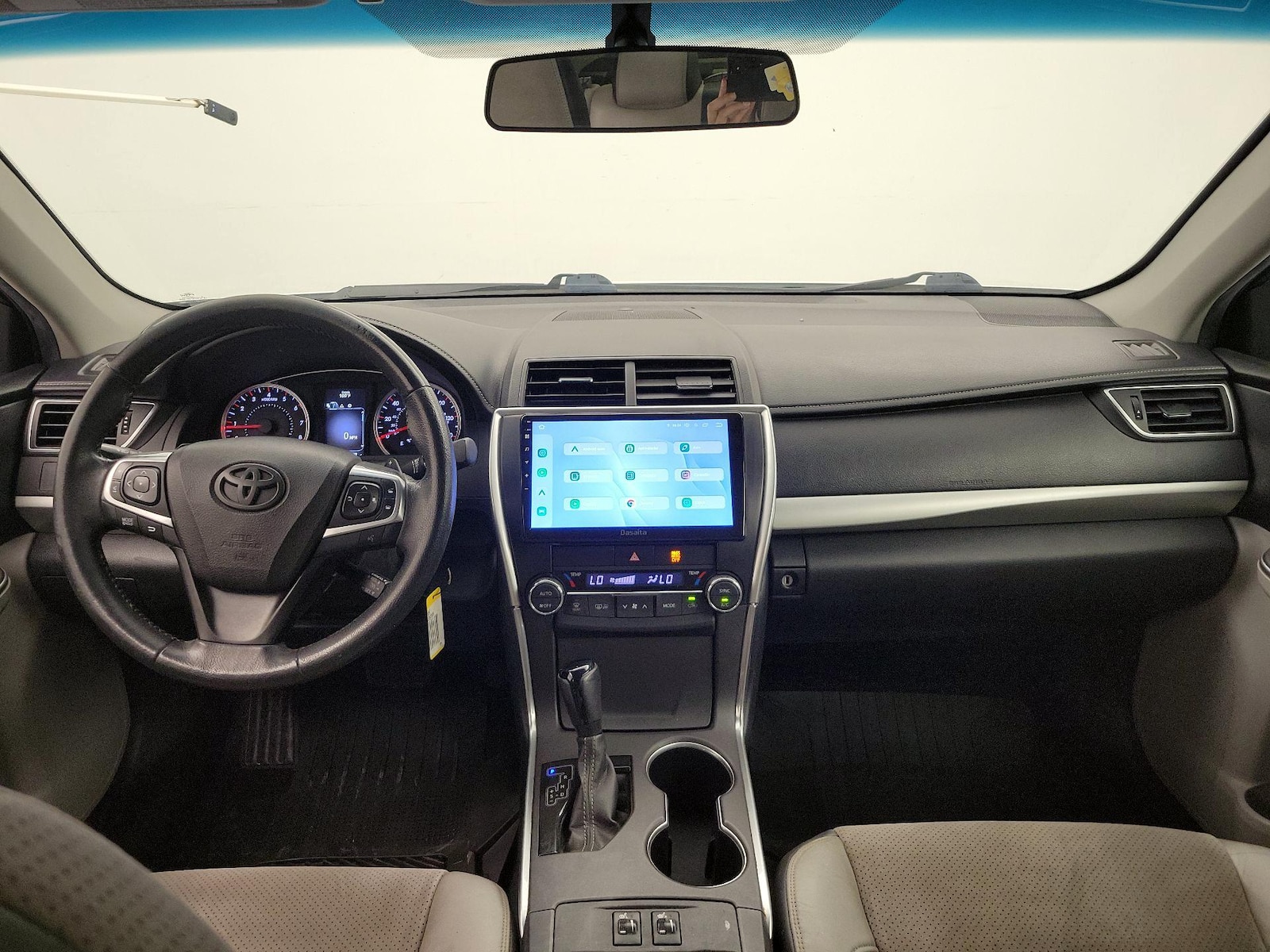 2015 Toyota Camry XSE - Photo 10