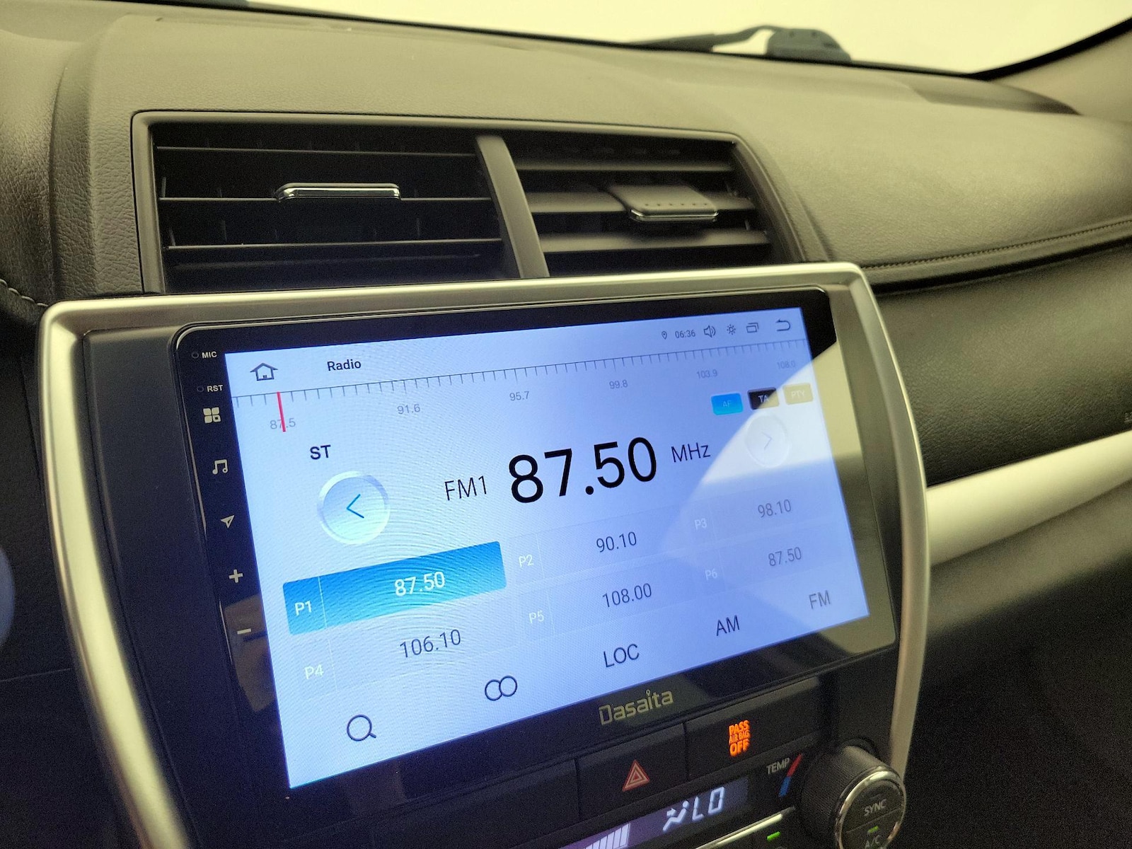 2015 Toyota Camry XSE - Photo 16