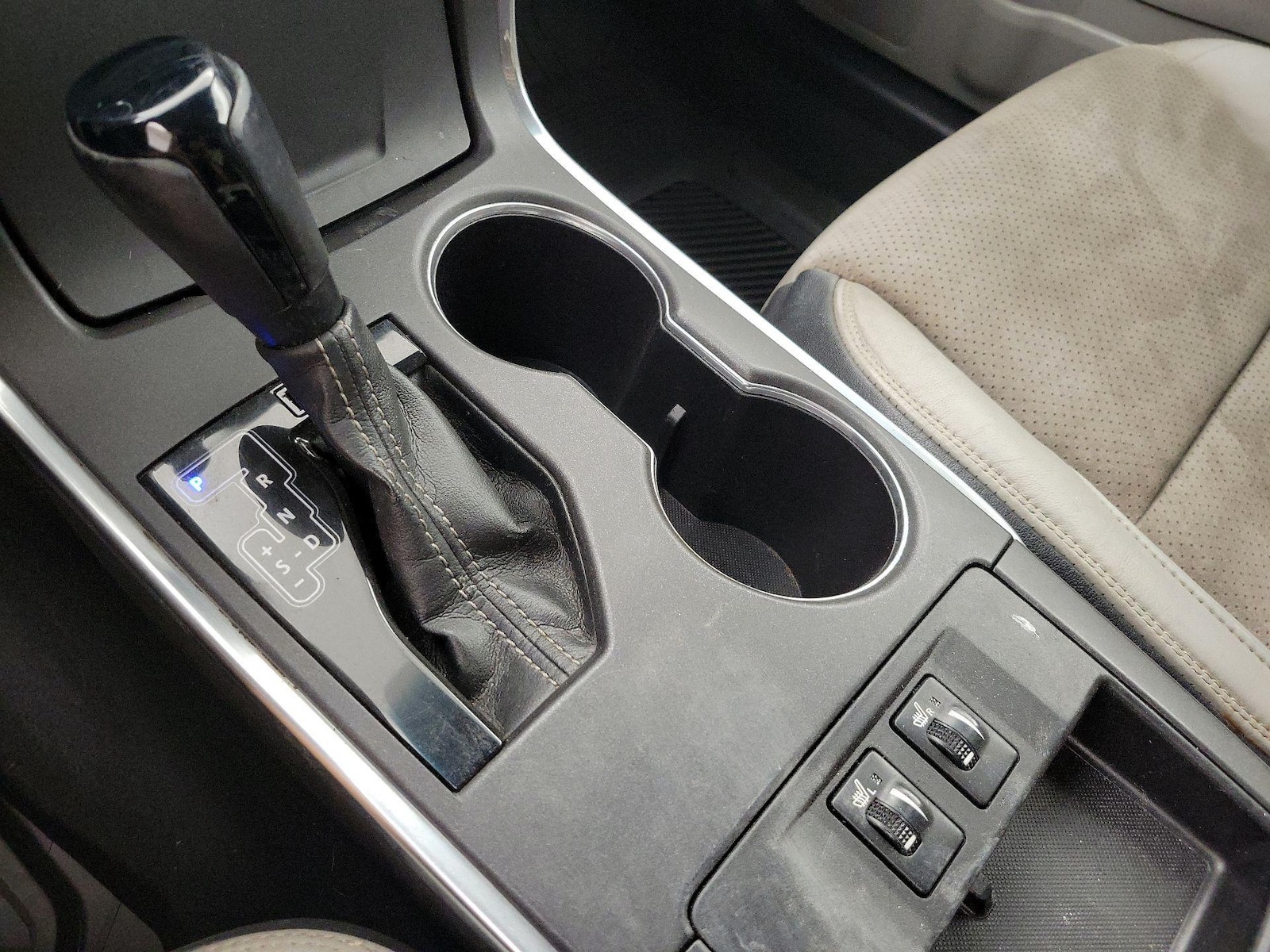 2015 Toyota Camry XSE - Photo 18