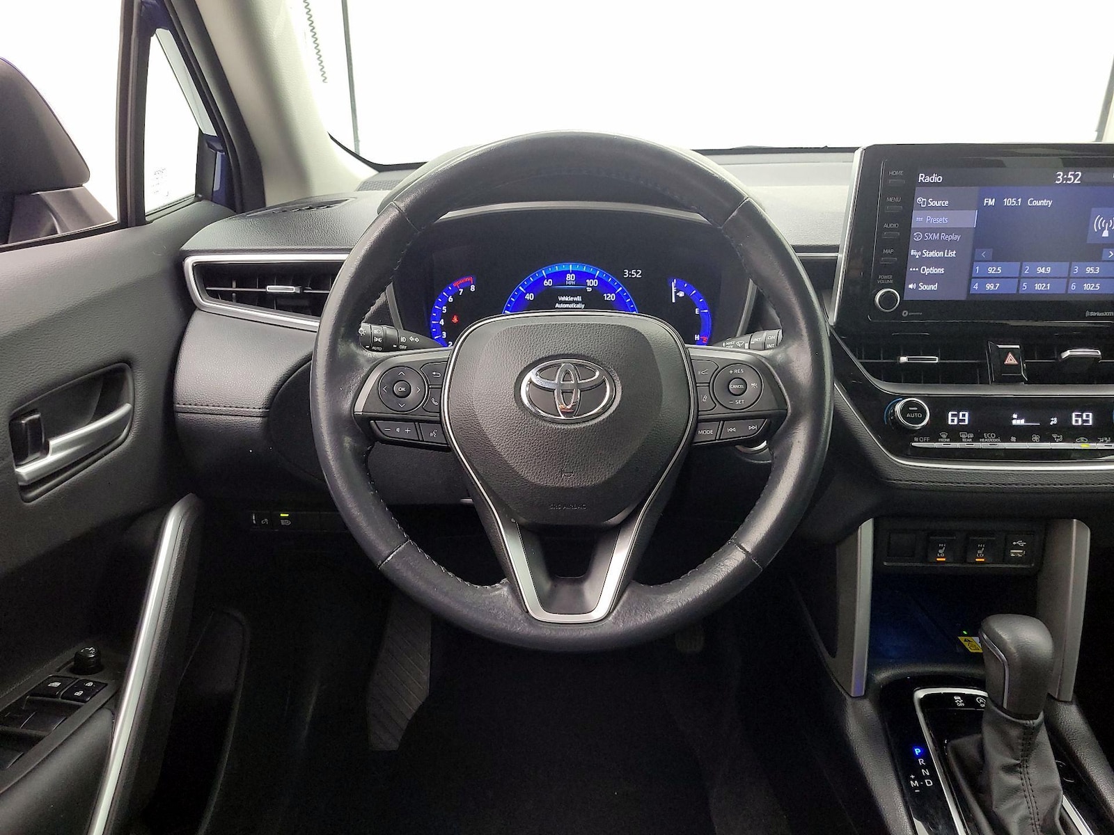 2022 Toyota Corolla Cross XLE - Photo 11