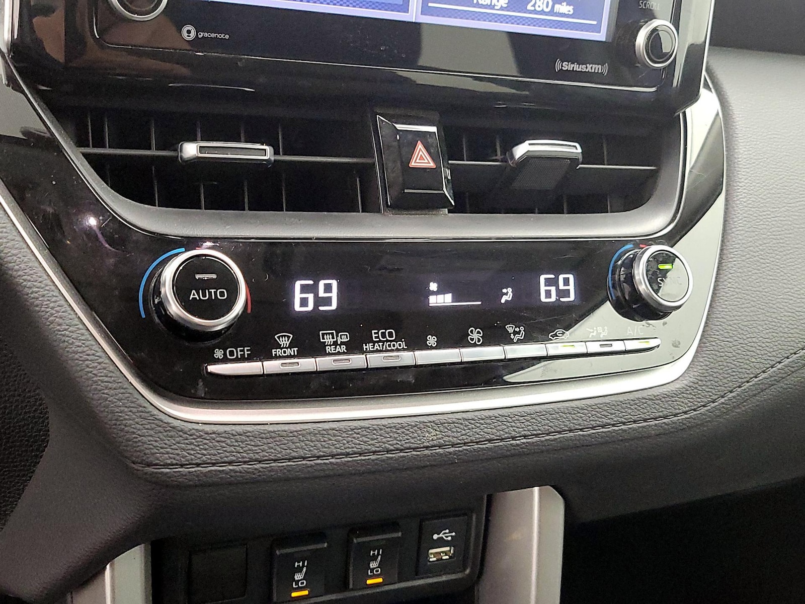 2022 Toyota Corolla Cross XLE - Photo 17
