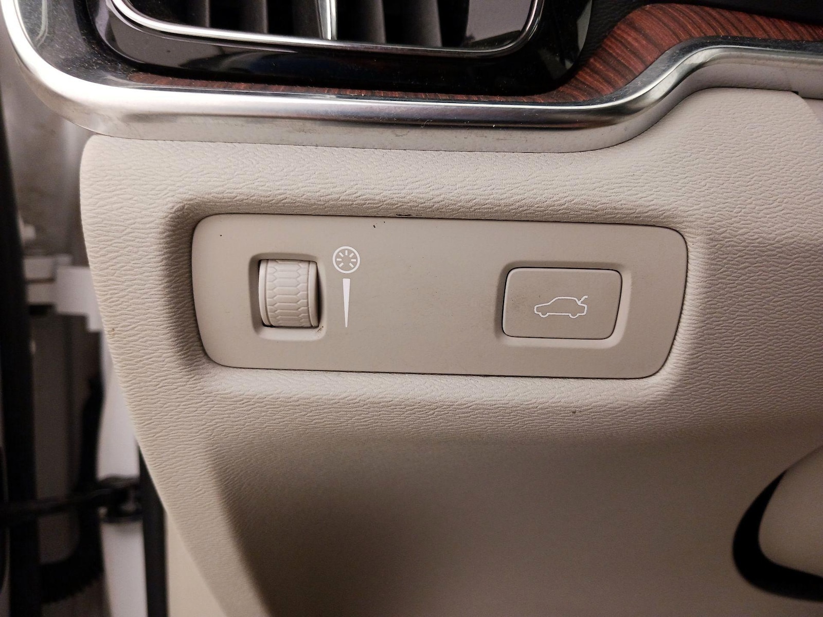 2019 Volvo S60 Momentum - Photo 14