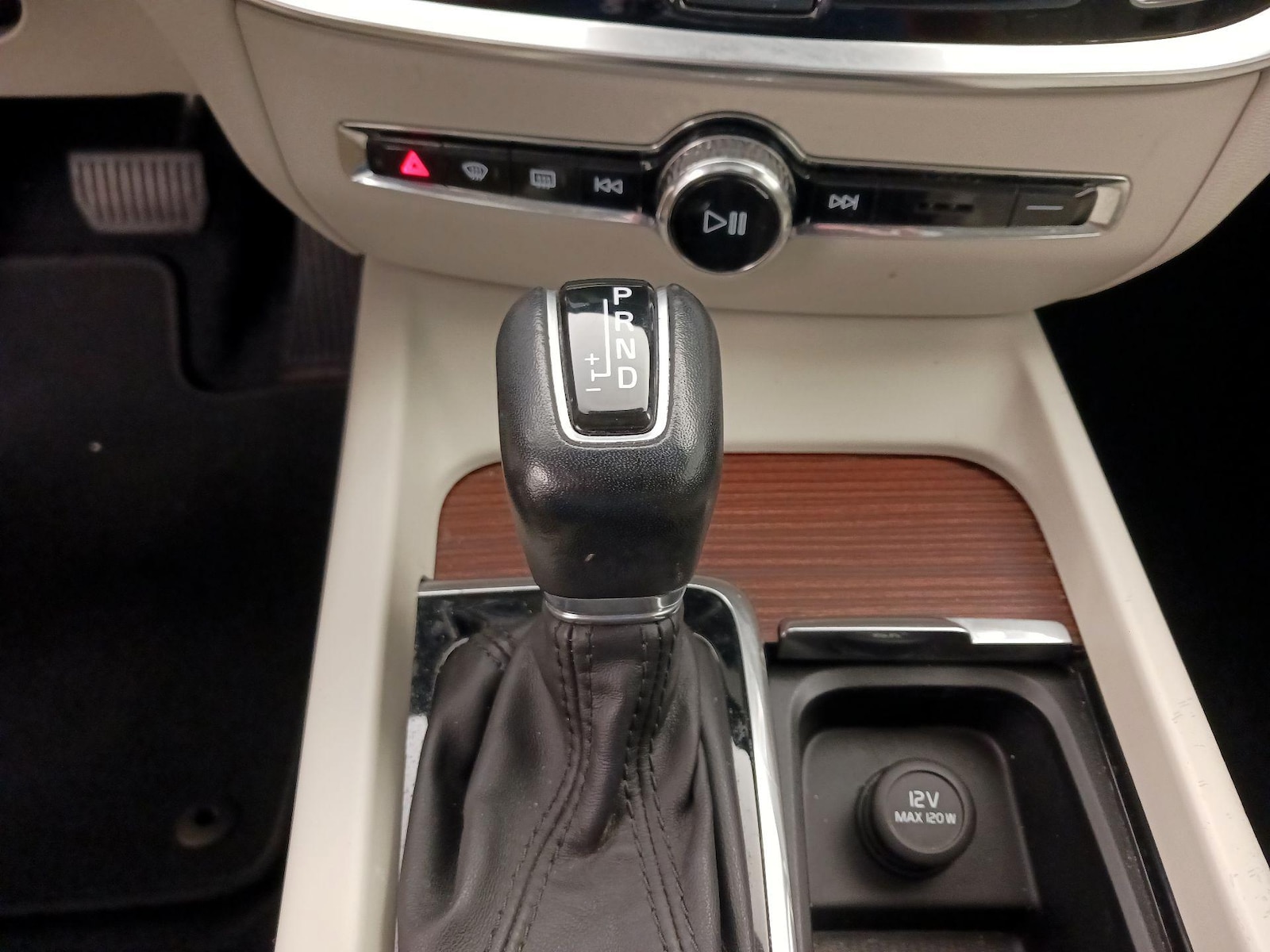 2019 Volvo S60 Momentum - Photo 19