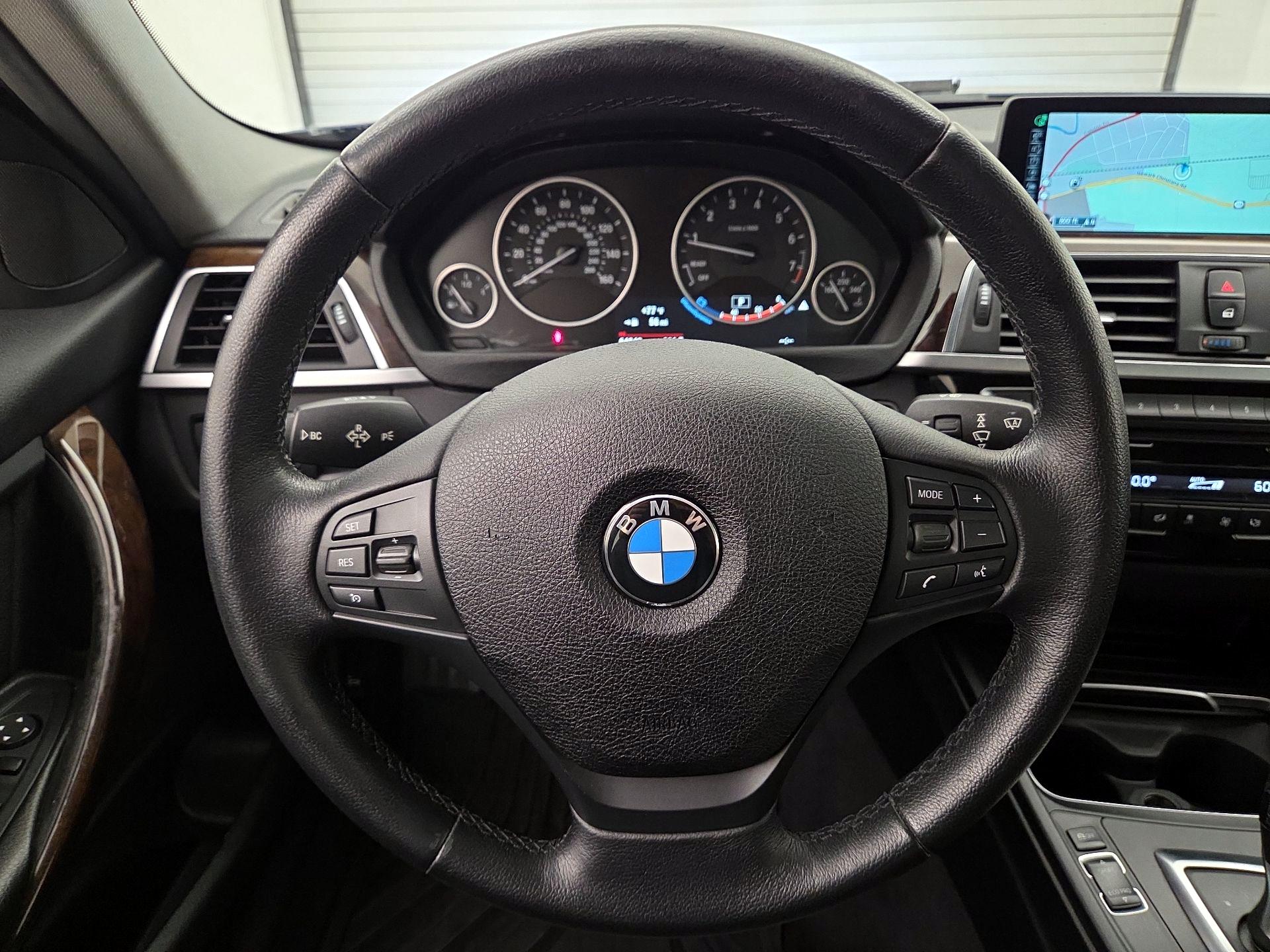 Thumbnail: 2016 BMW 3 Series - 10