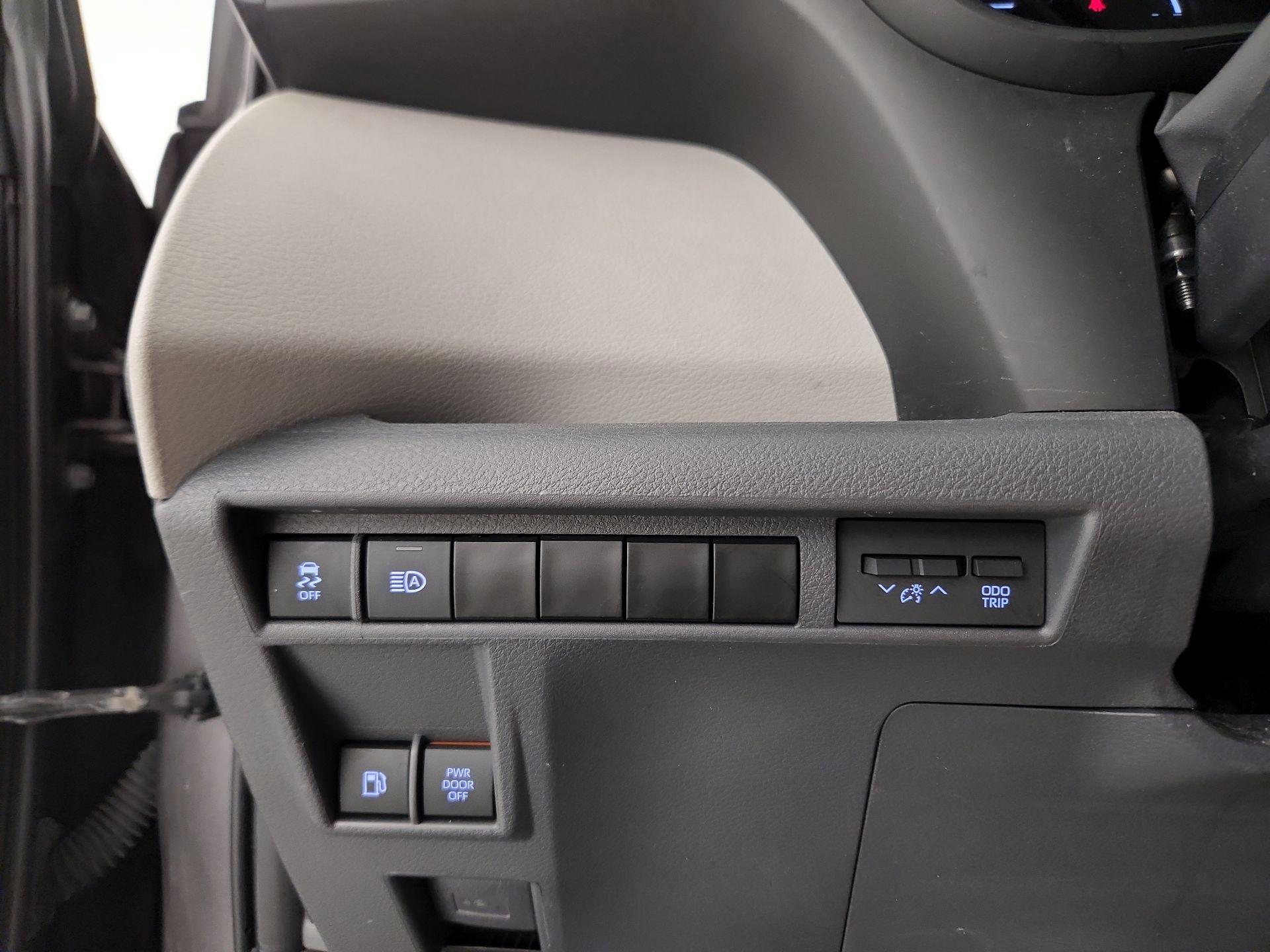 Thumbnail: 2023 Toyota Sienna - 13