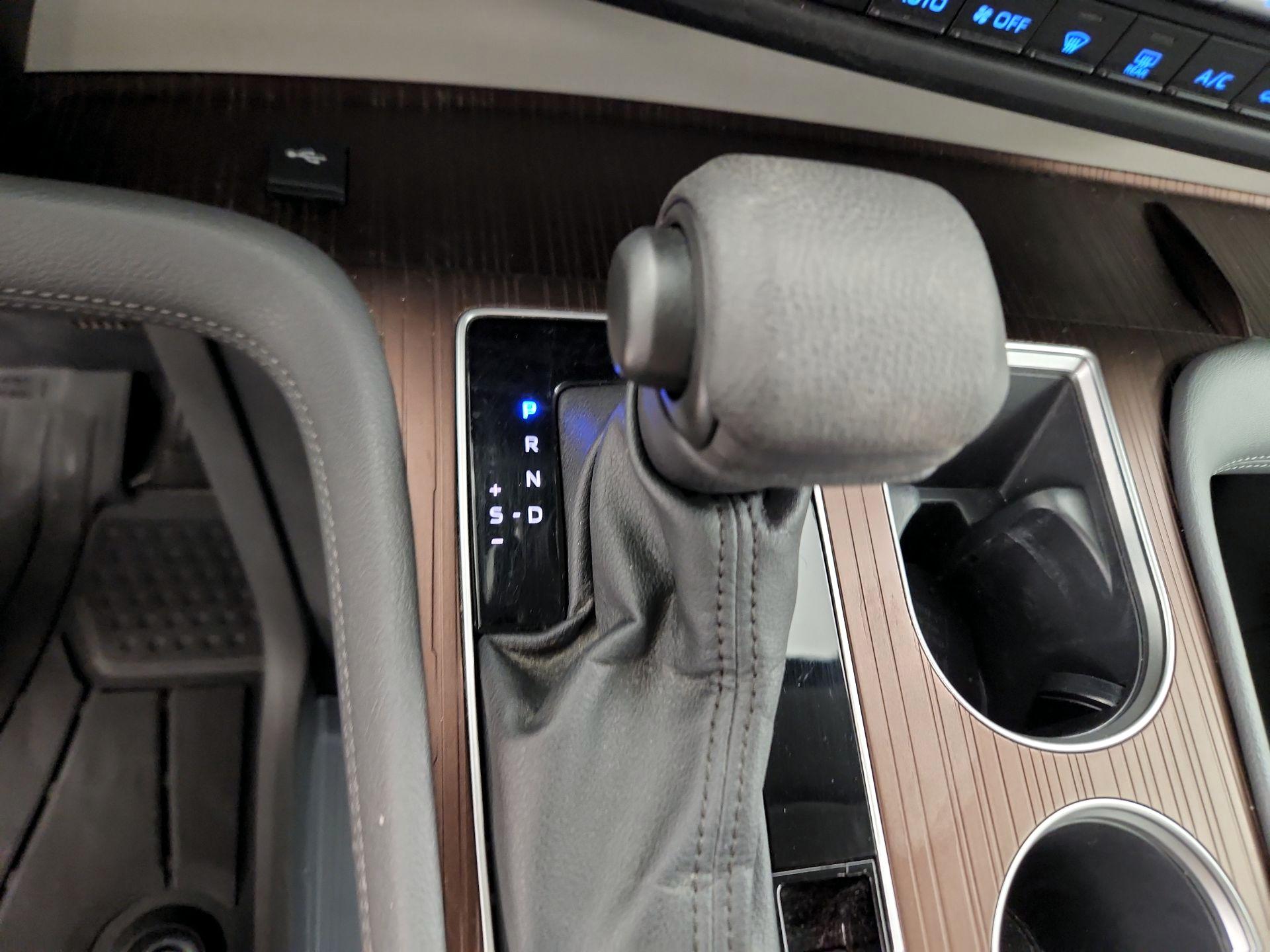 Thumbnail: 2023 Toyota Sienna - 17