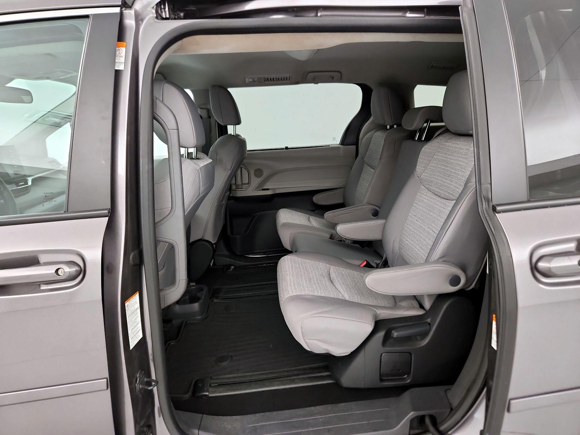 Thumbnail: 2023 Toyota Sienna - 19