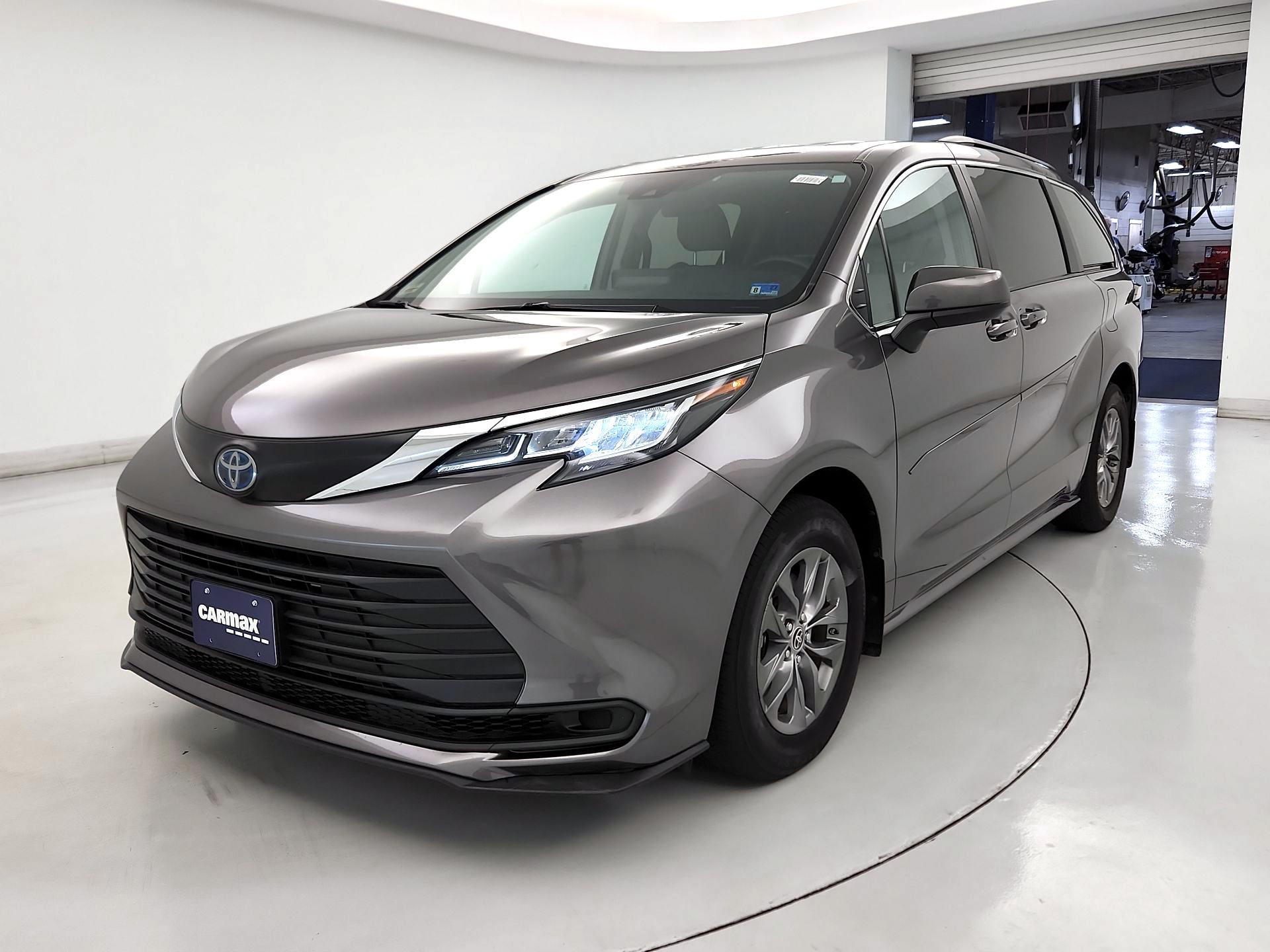 Thumbnail: 2023 Toyota Sienna - 3