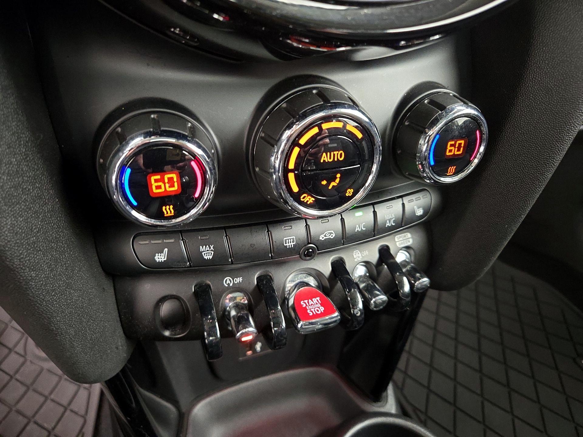 Thumbnail: 2022 MINI Cooper Hardtop - 17