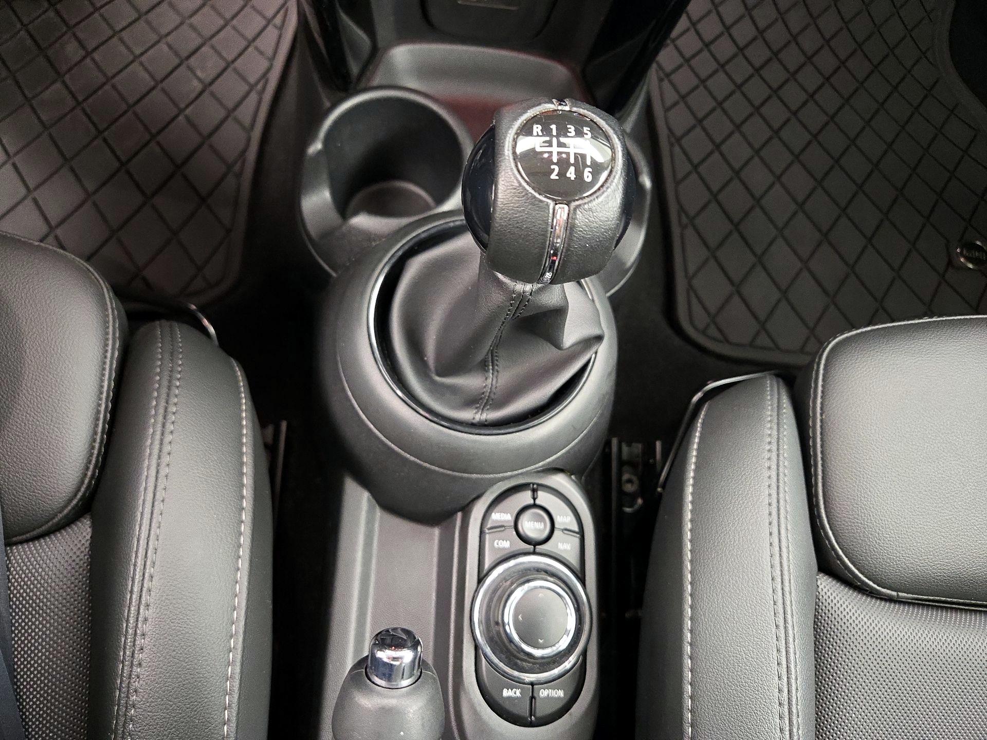 Thumbnail: 2022 MINI Cooper Hardtop - 18