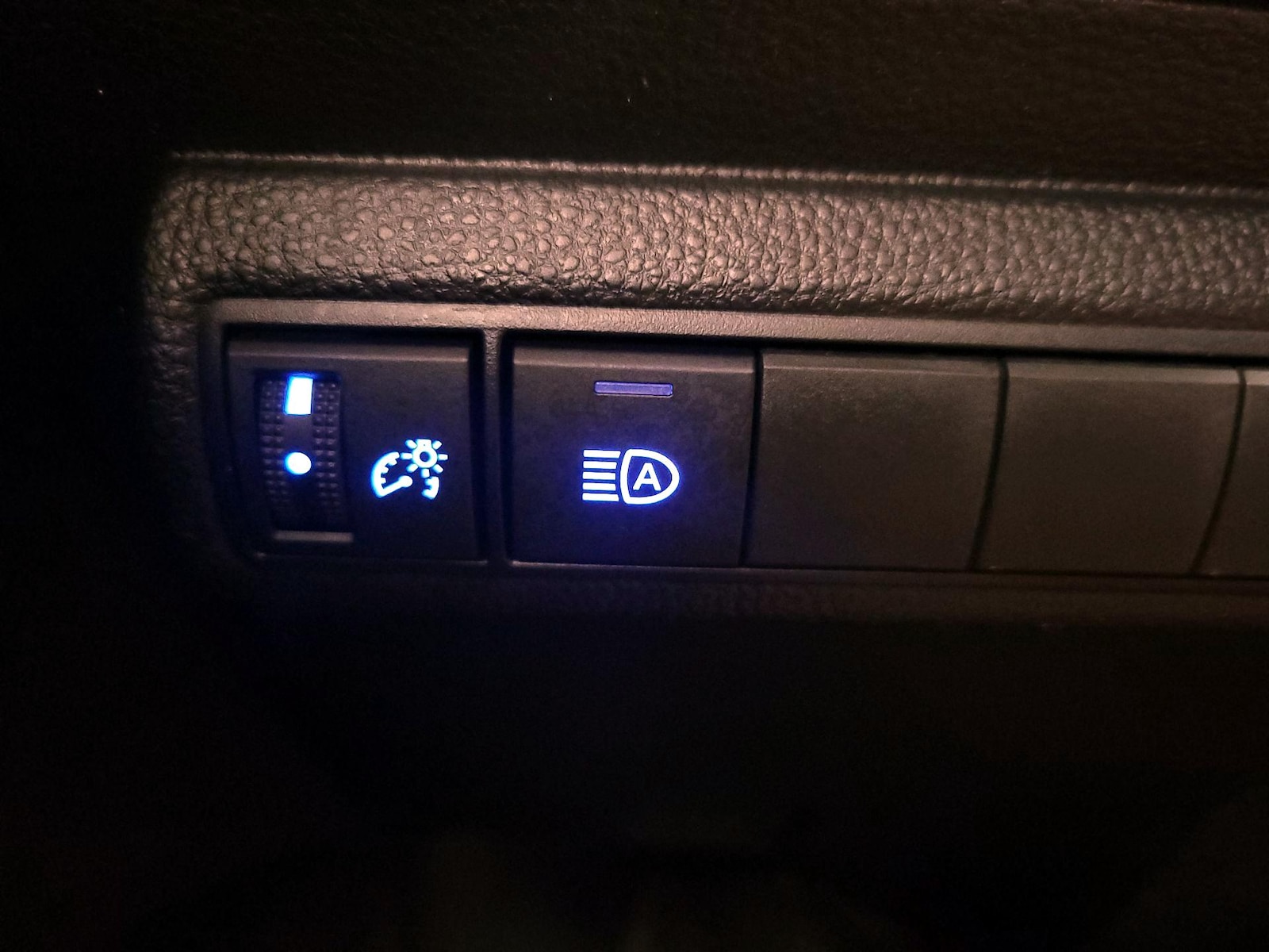 2022 Toyota Corolla LE - Photo 14