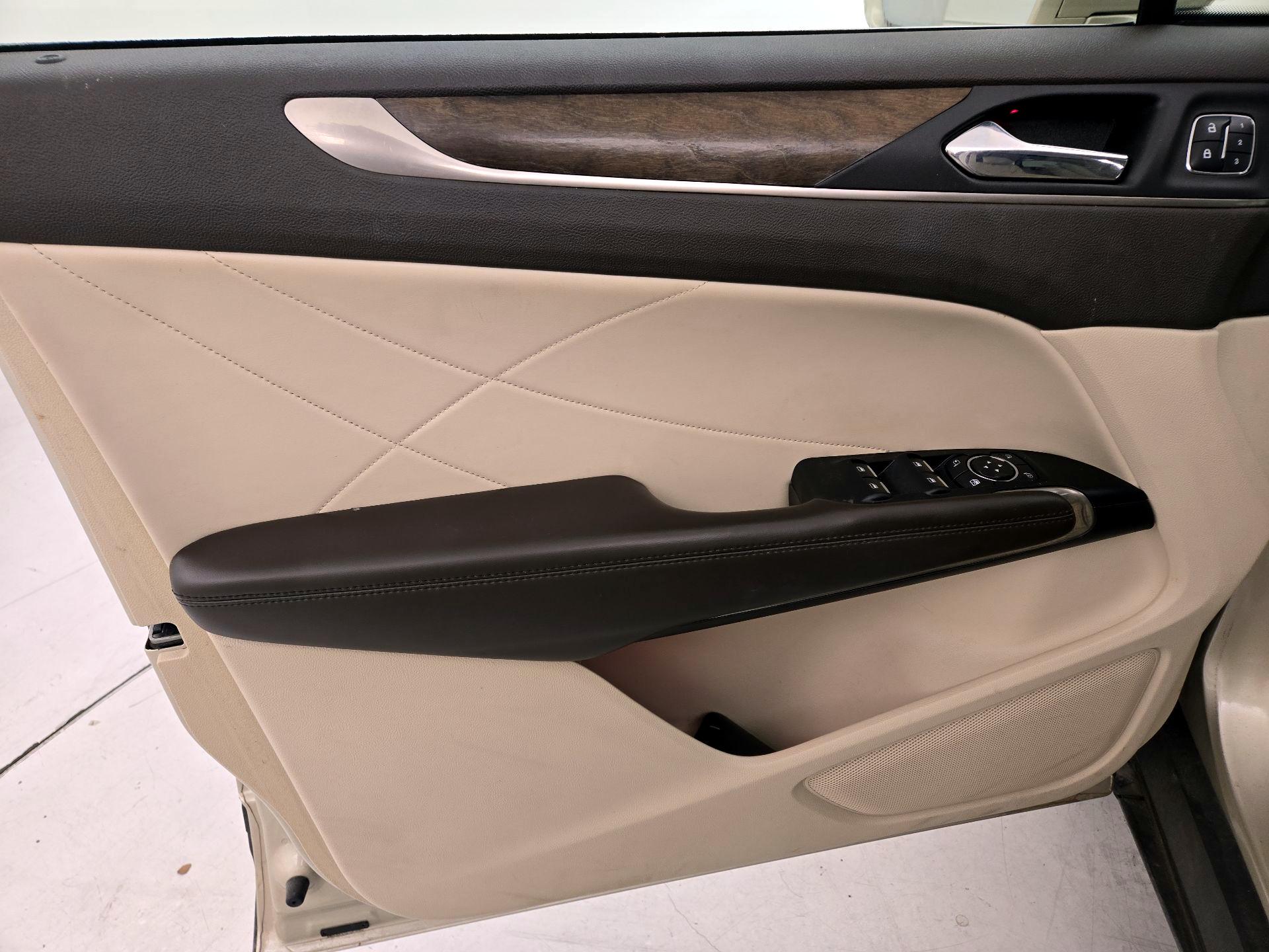 Thumbnail: 2017 Lincoln MKC - 12
