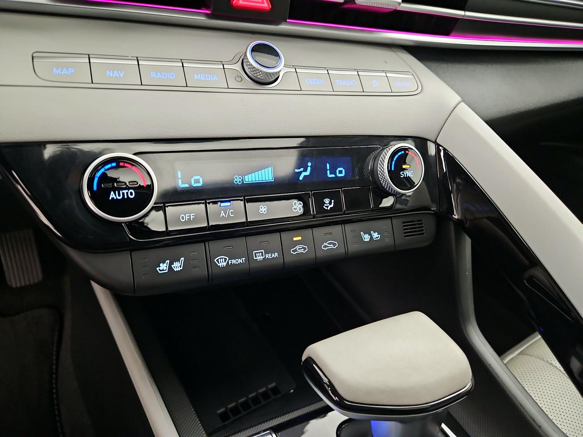 Thumbnail: 2023 Hyundai Elantra - 17