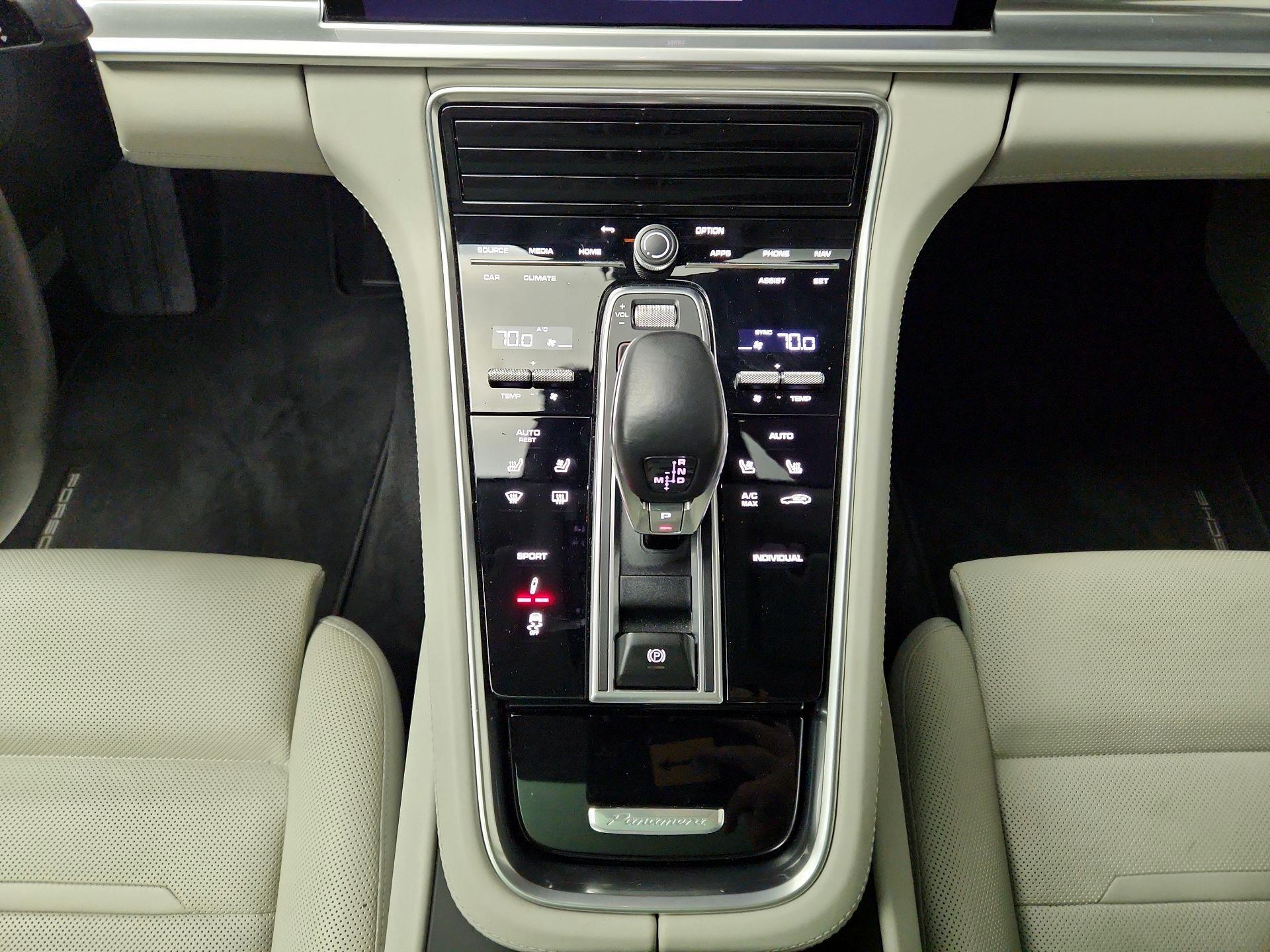 Thumbnail: 2023 Porsche Panamera - 16