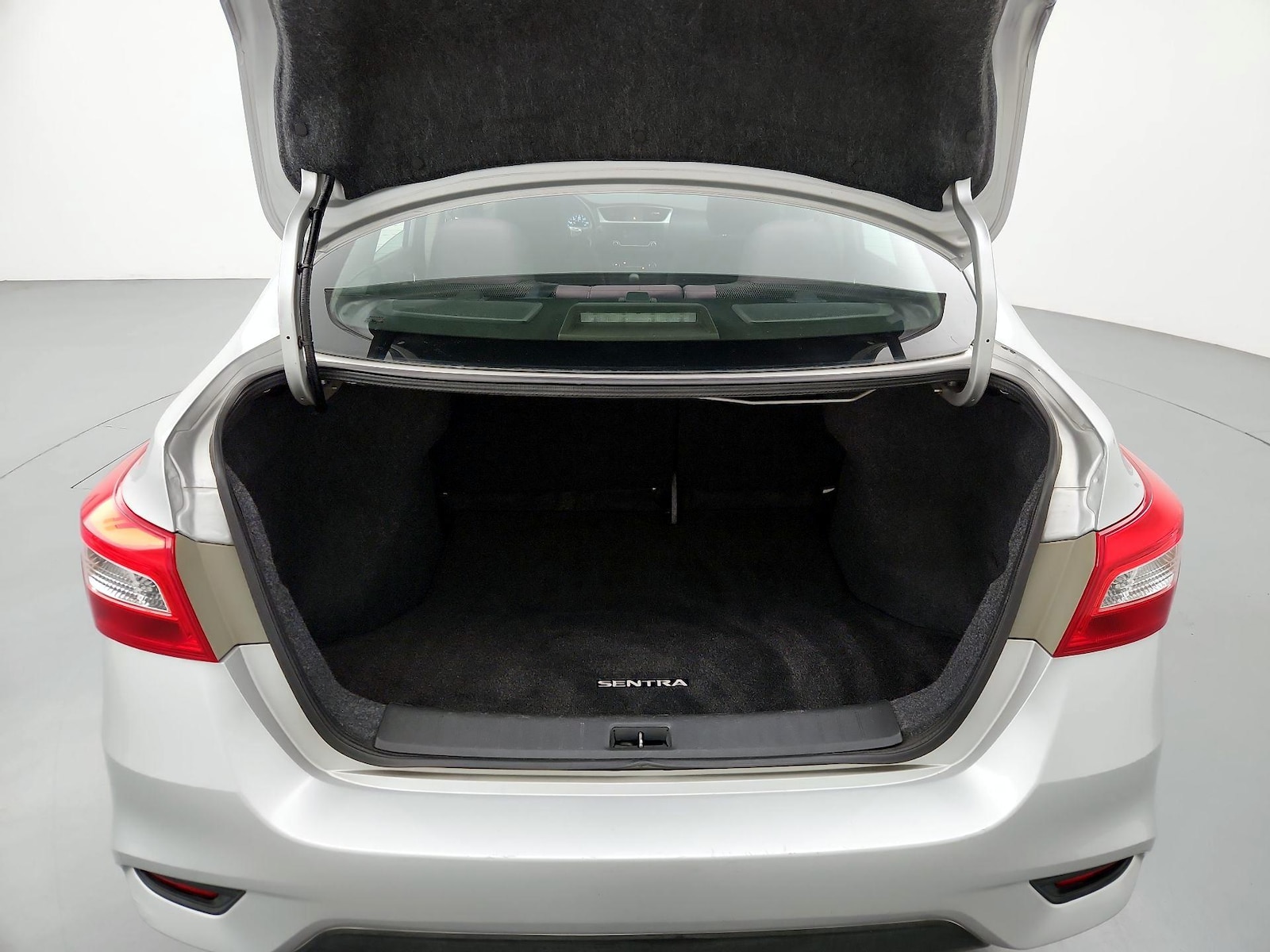 2018 Nissan Sentra S - Photo 19