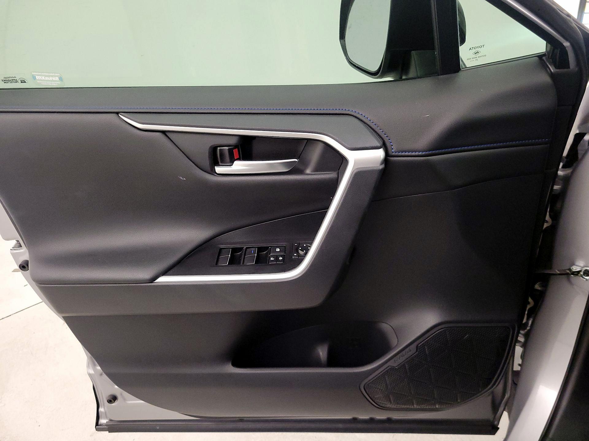 Thumbnail: 2021 Toyota RAV4 - 12
