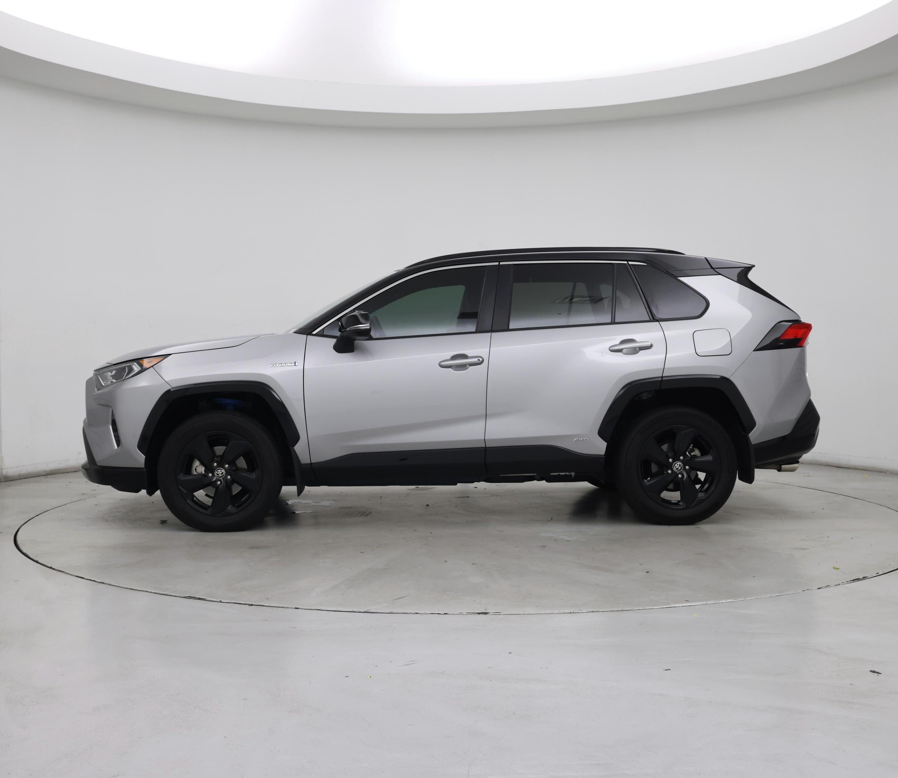 Thumbnail: 2021 Toyota RAV4 - 3