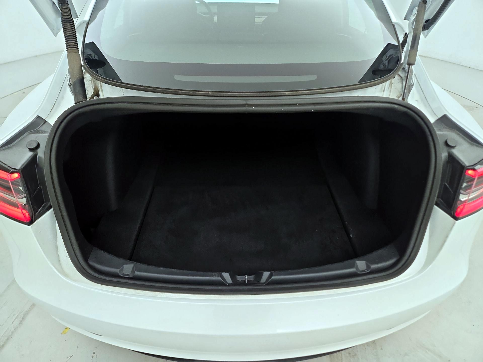 Thumbnail: 2023 Tesla Model 3 - 19