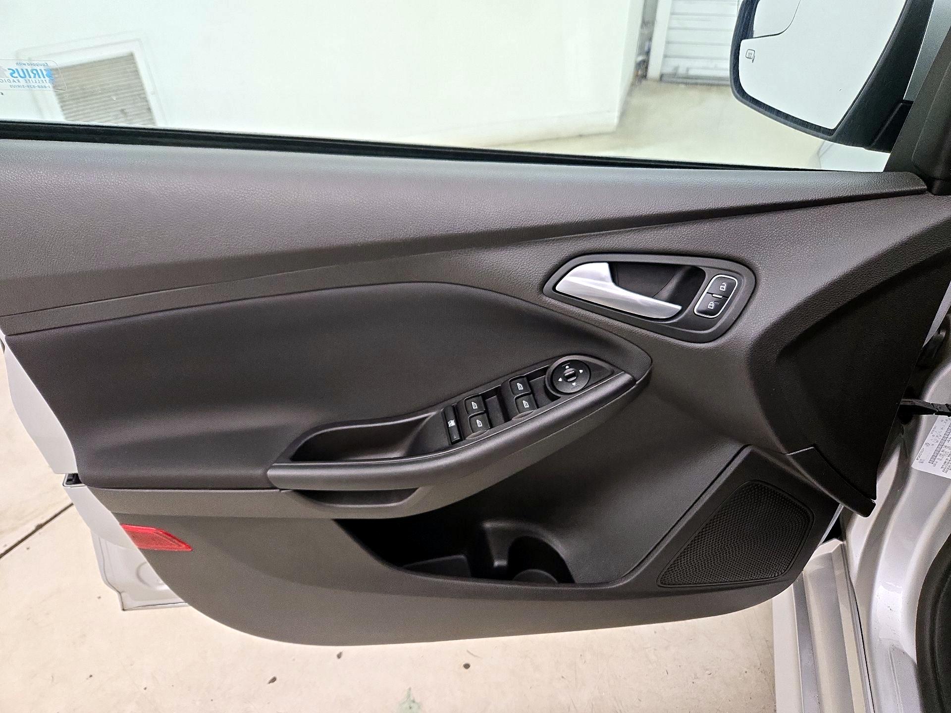 Thumbnail: 2016 Ford Focus - 12