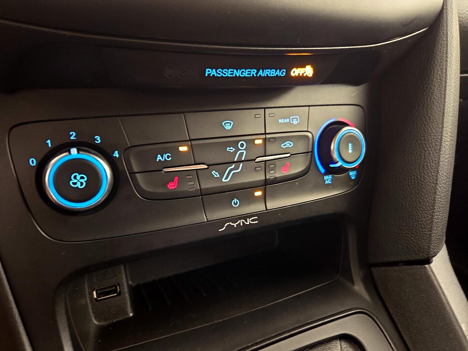 Thumbnail: 2016 Ford Focus - 16